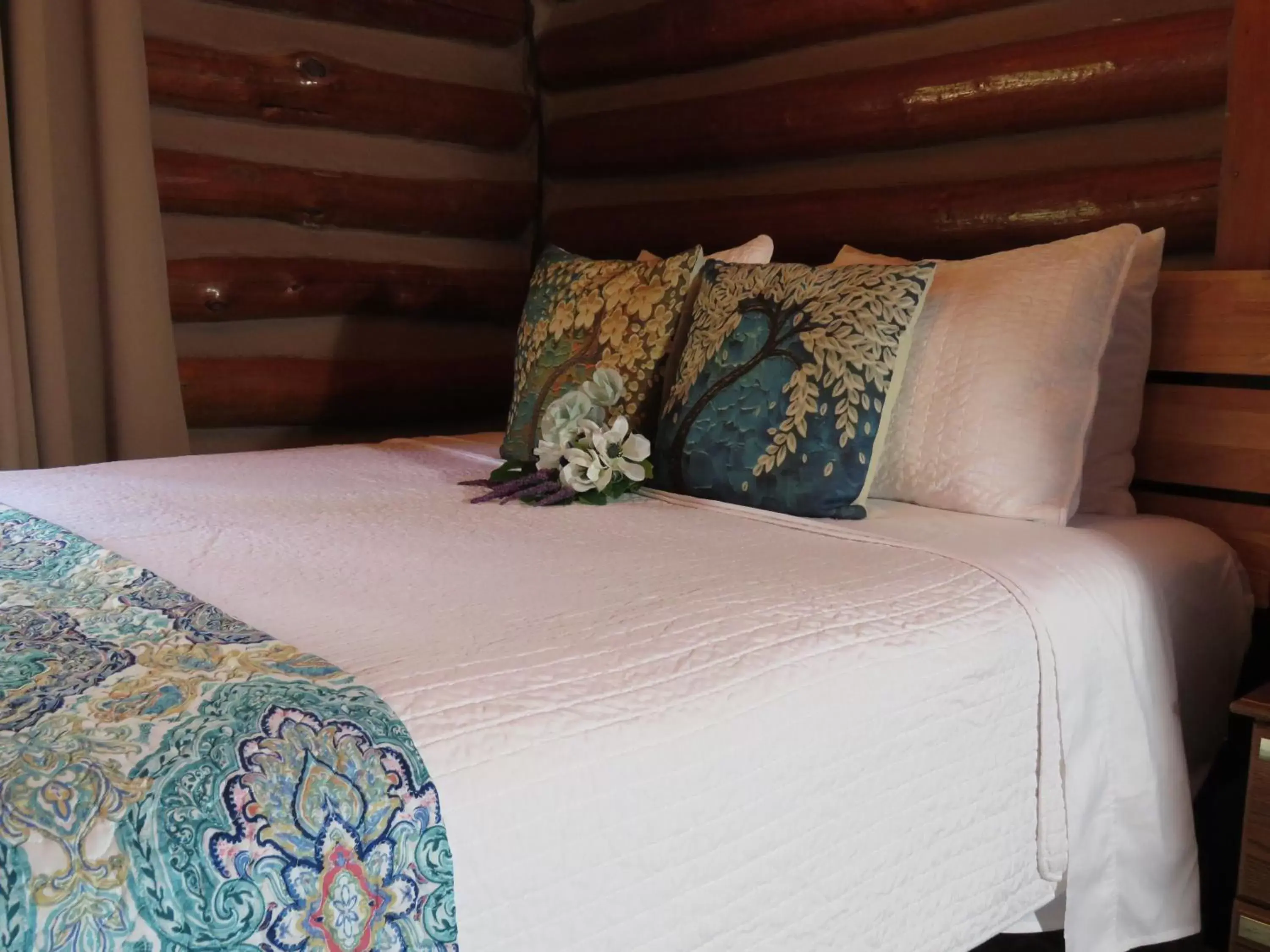 Bed in Tall Pines Inn