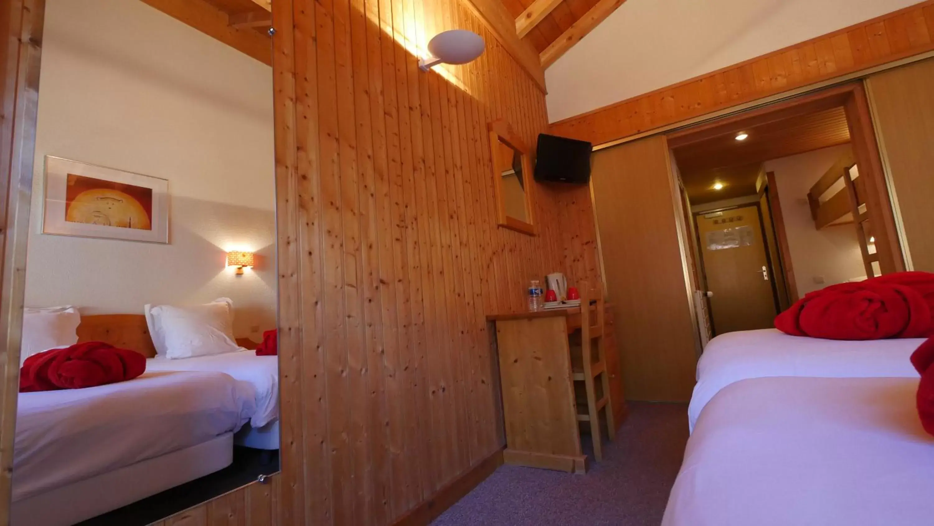 Photo of the whole room, Bed in Hotel Bel'alpe