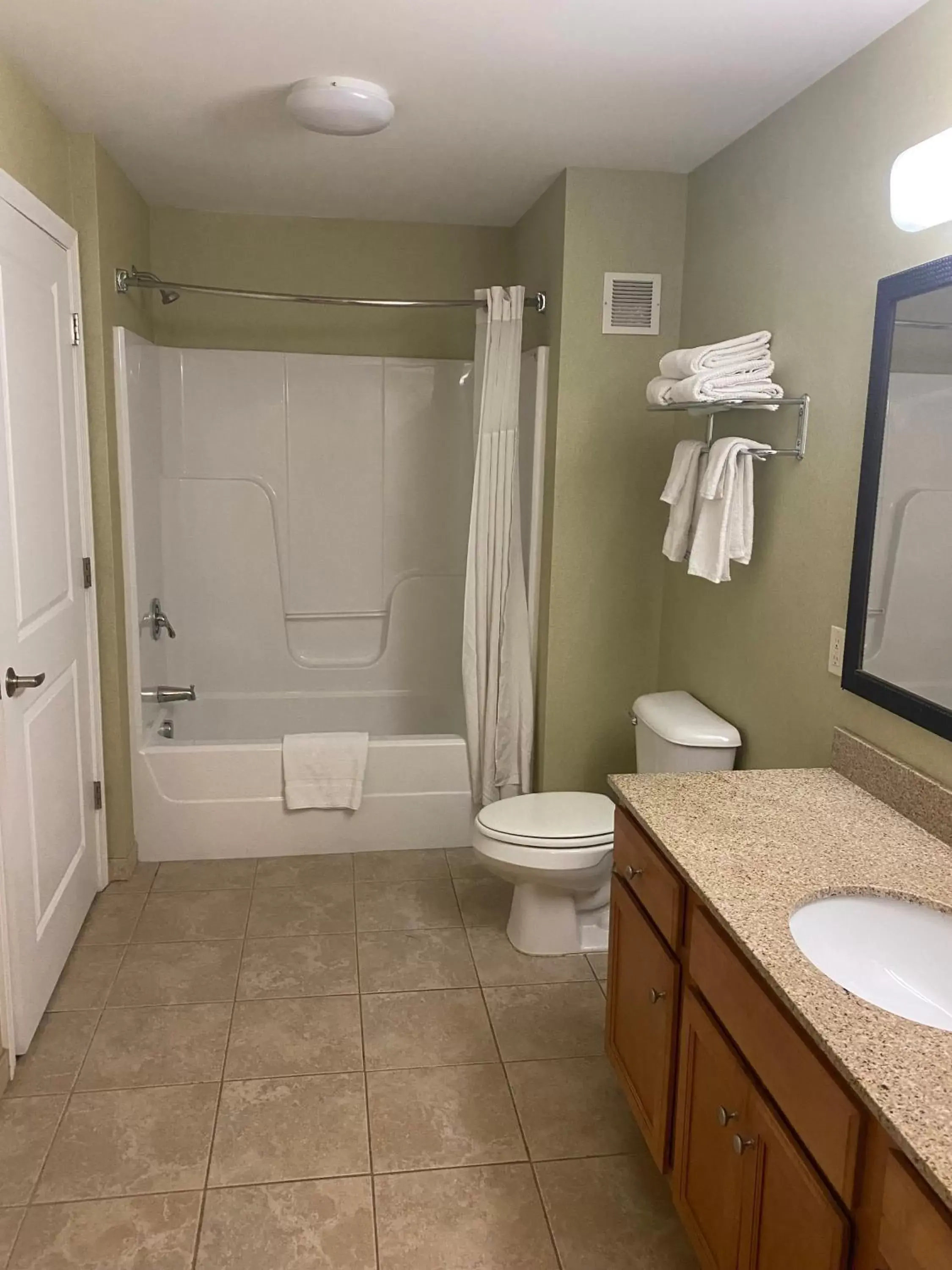 Bathroom in White River Inn & Suites