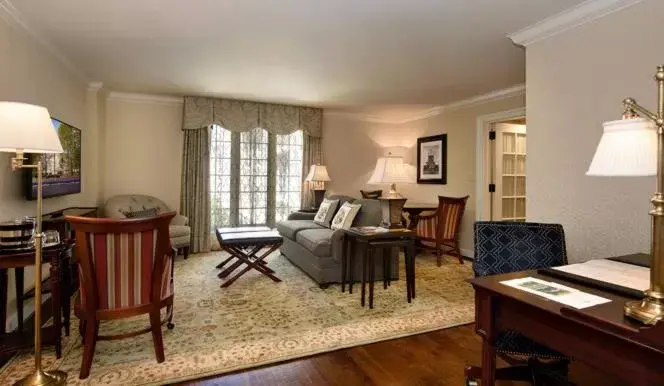 Living room, Seating Area in Washington Duke Inn & Golf Club