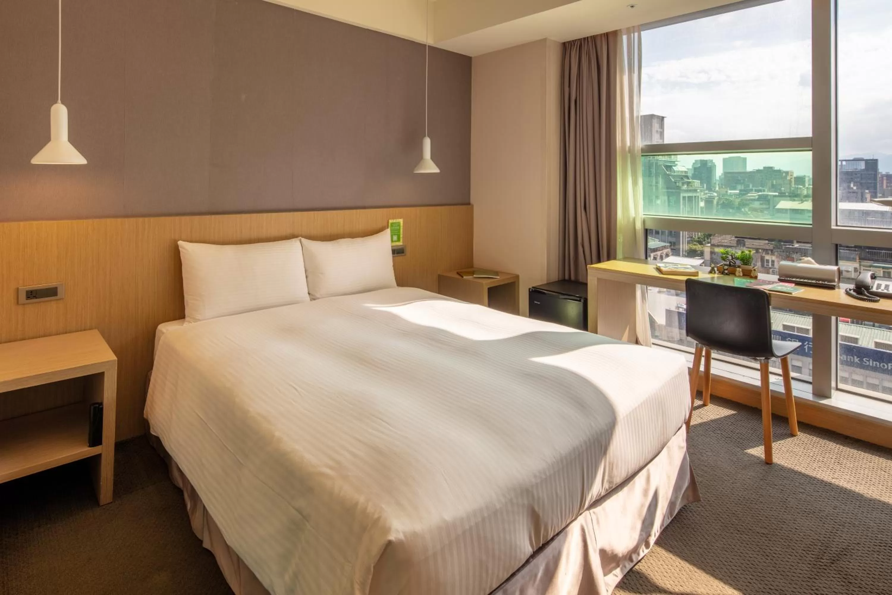 Photo of the whole room, Bed in Chaiin Hotel - Dongmen