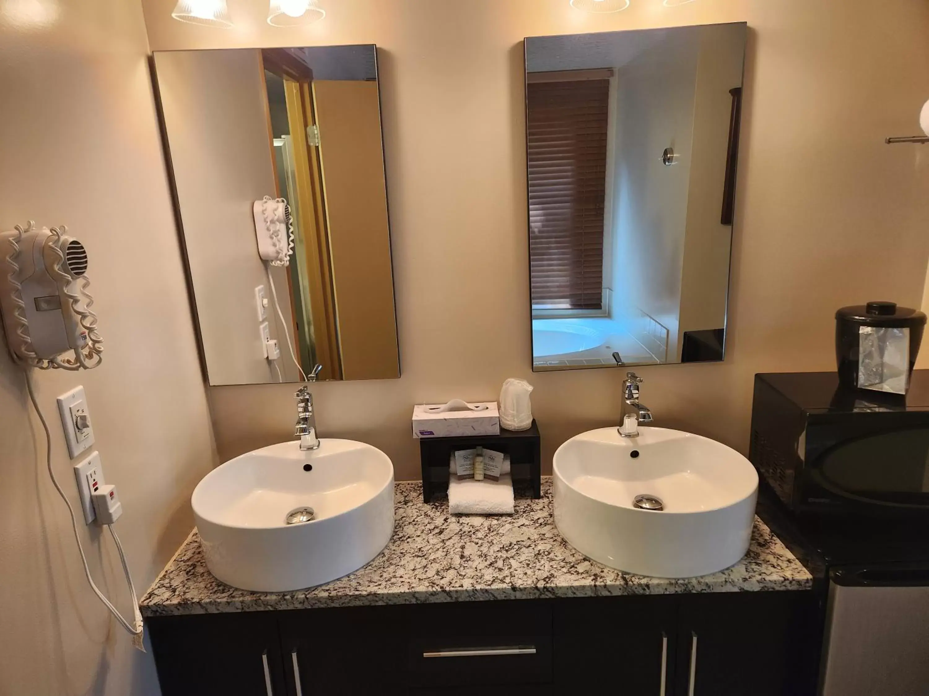 Bathroom in Waterton Lakes Lodge Resort