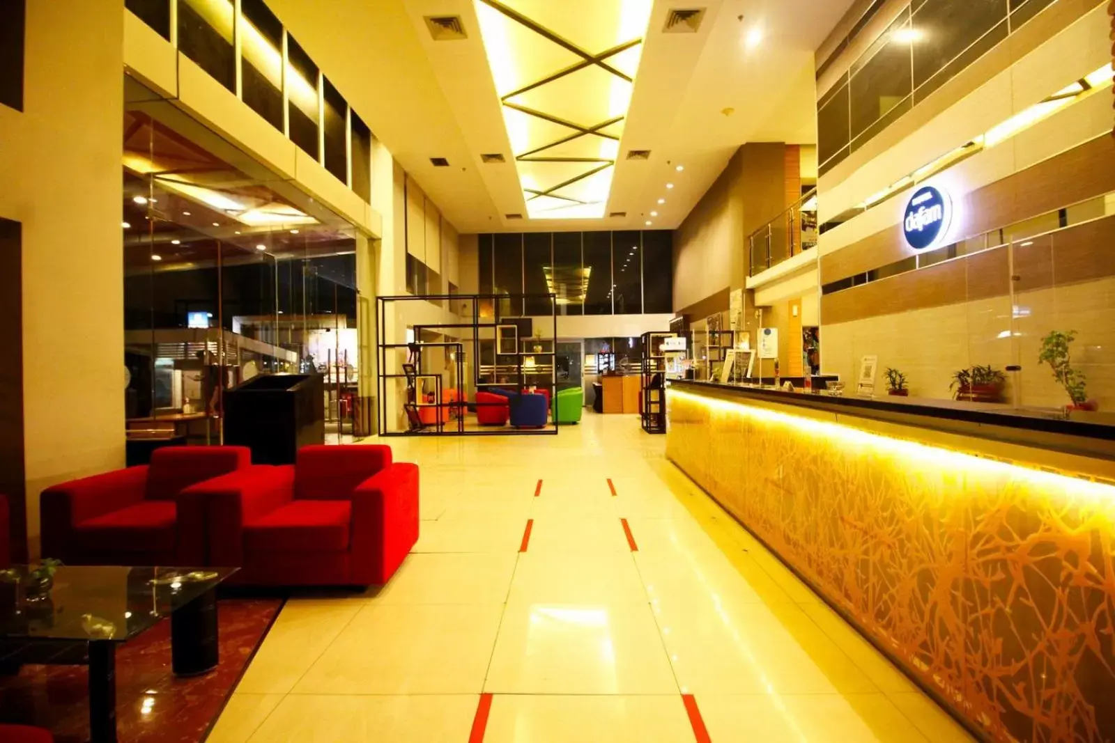 Communal lounge/ TV room, Lobby/Reception in Hotel Dafam Pekanbaru