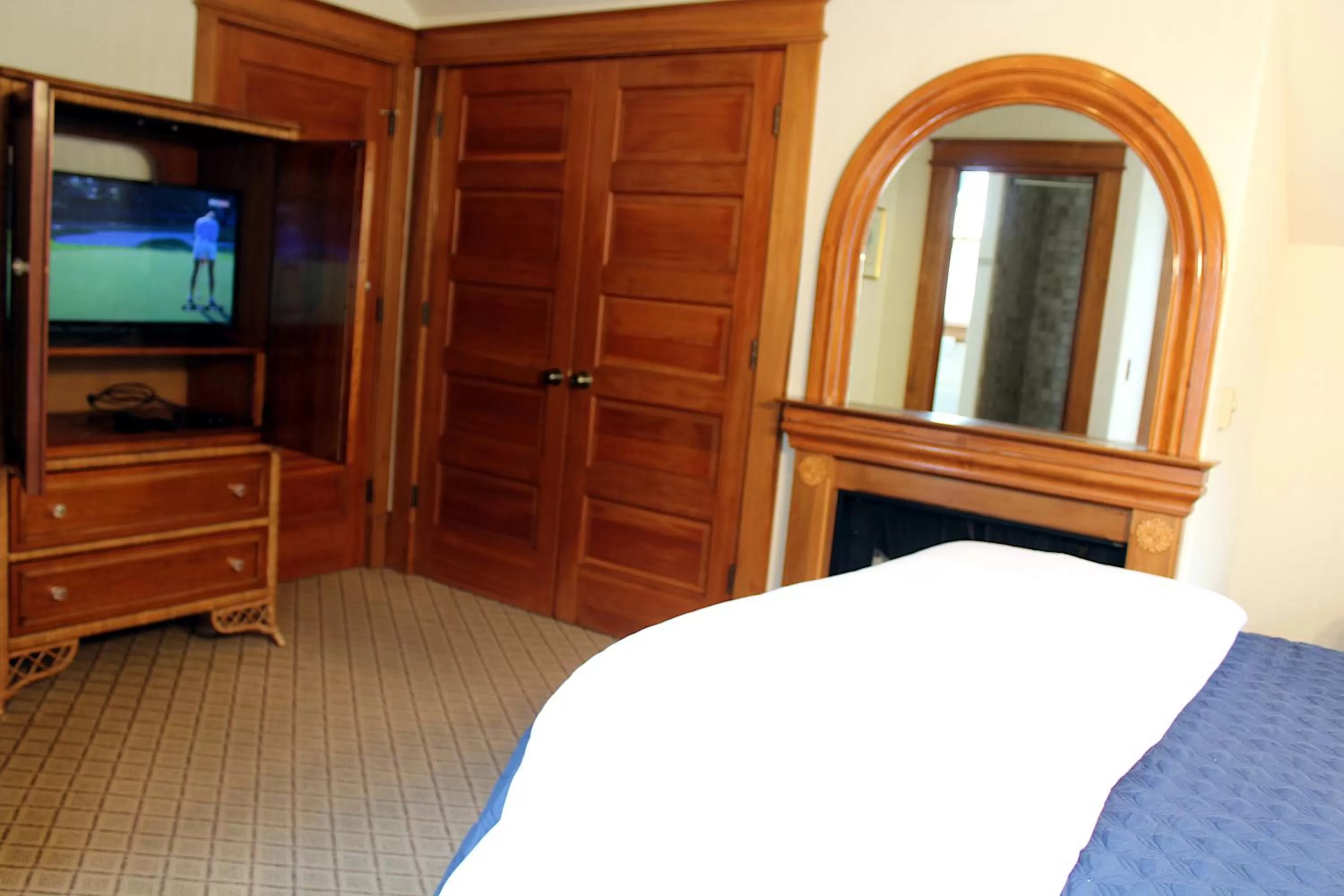 Bed in Pacific Grove Inn