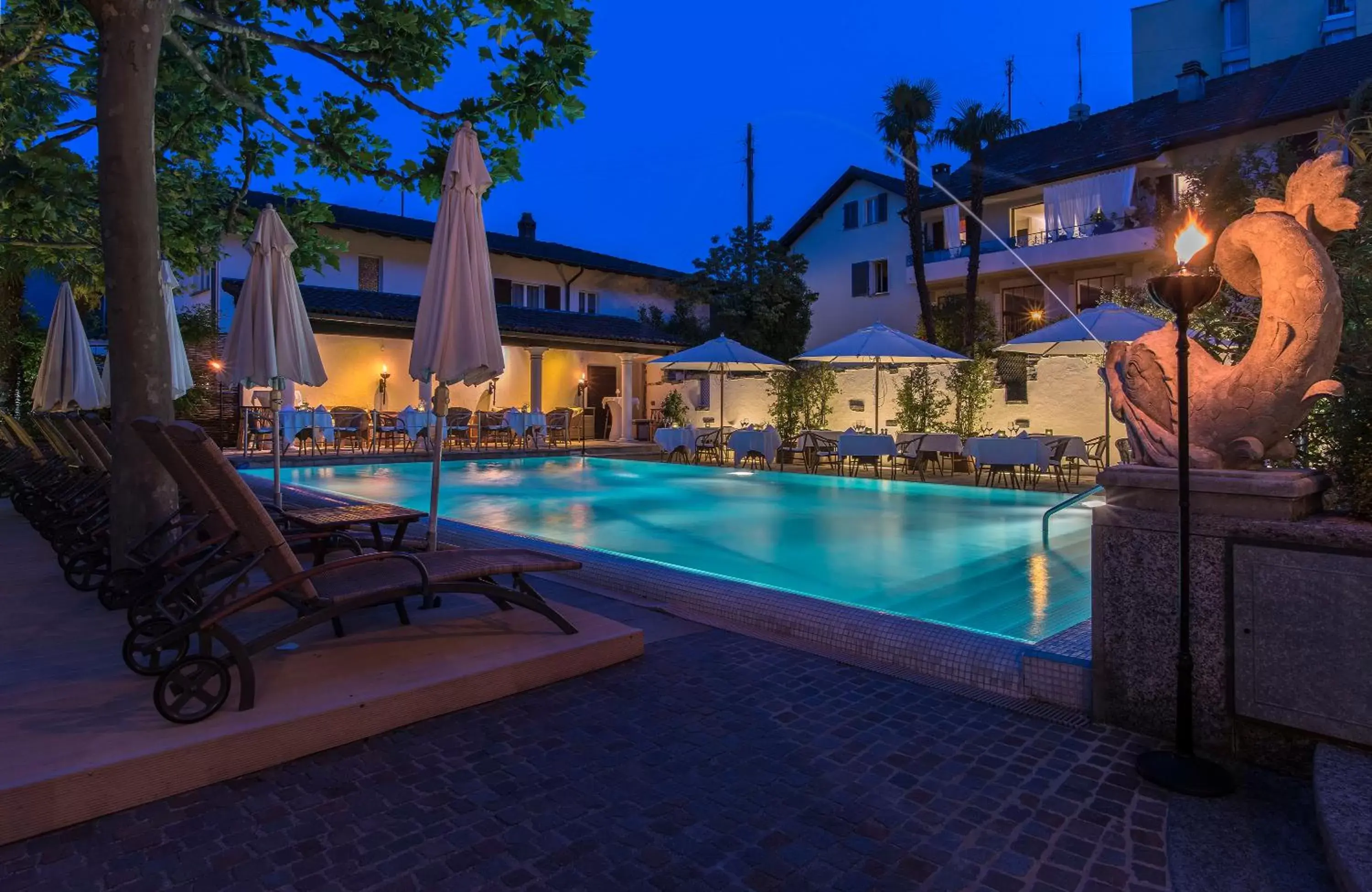 Open Air Bath, Swimming Pool in Suiten-Hotel Sunstar Brissago