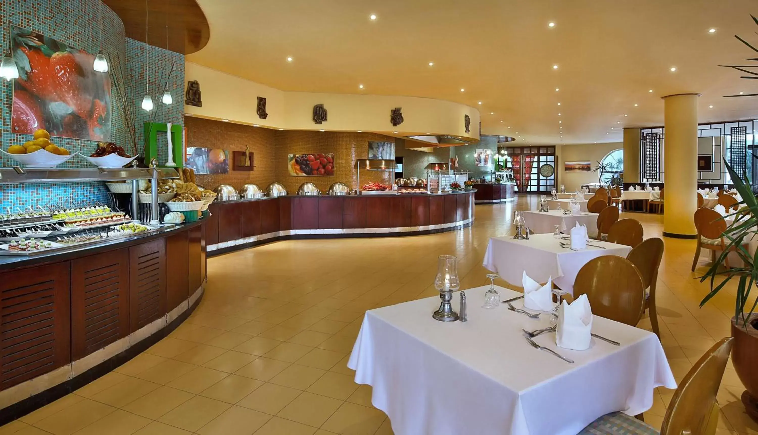 Restaurant/Places to Eat in DoubleTree by Hilton Sharks Bay Resort