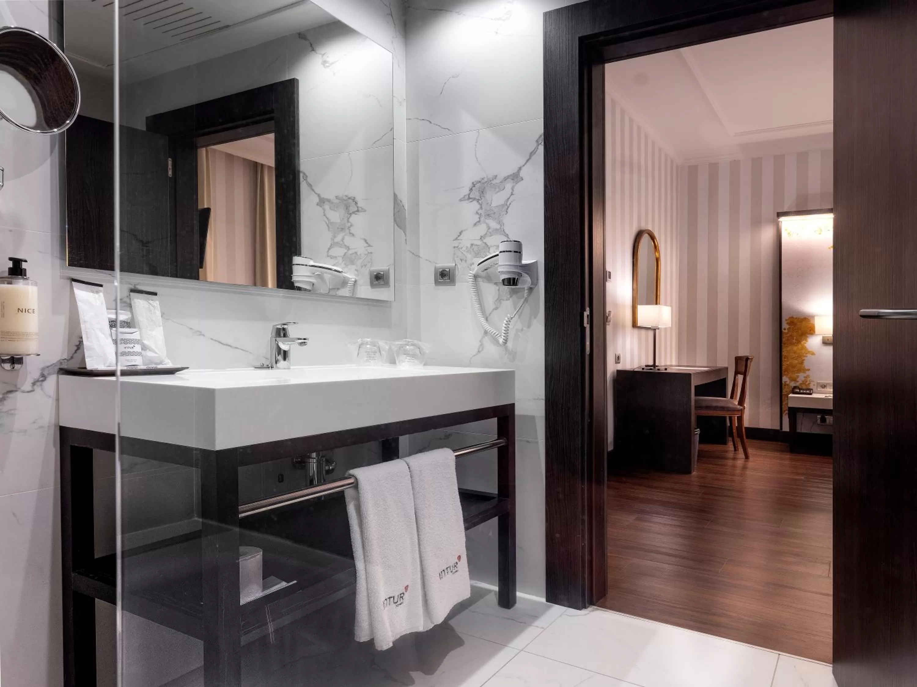 Bathroom in Intelier Palacio San Martin