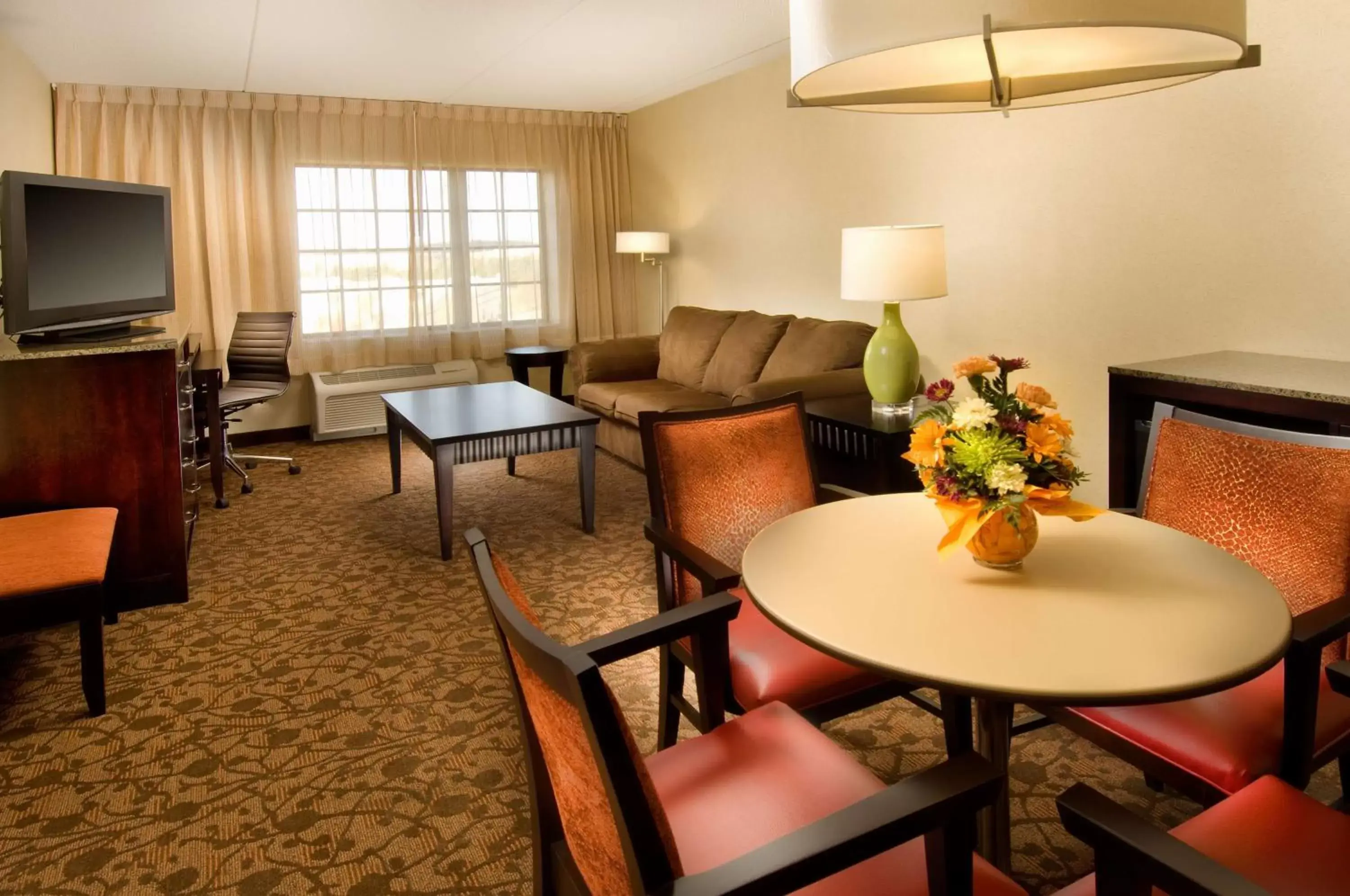 Bedroom, Seating Area in DoubleTree by Hilton Dulles Airport-Sterling