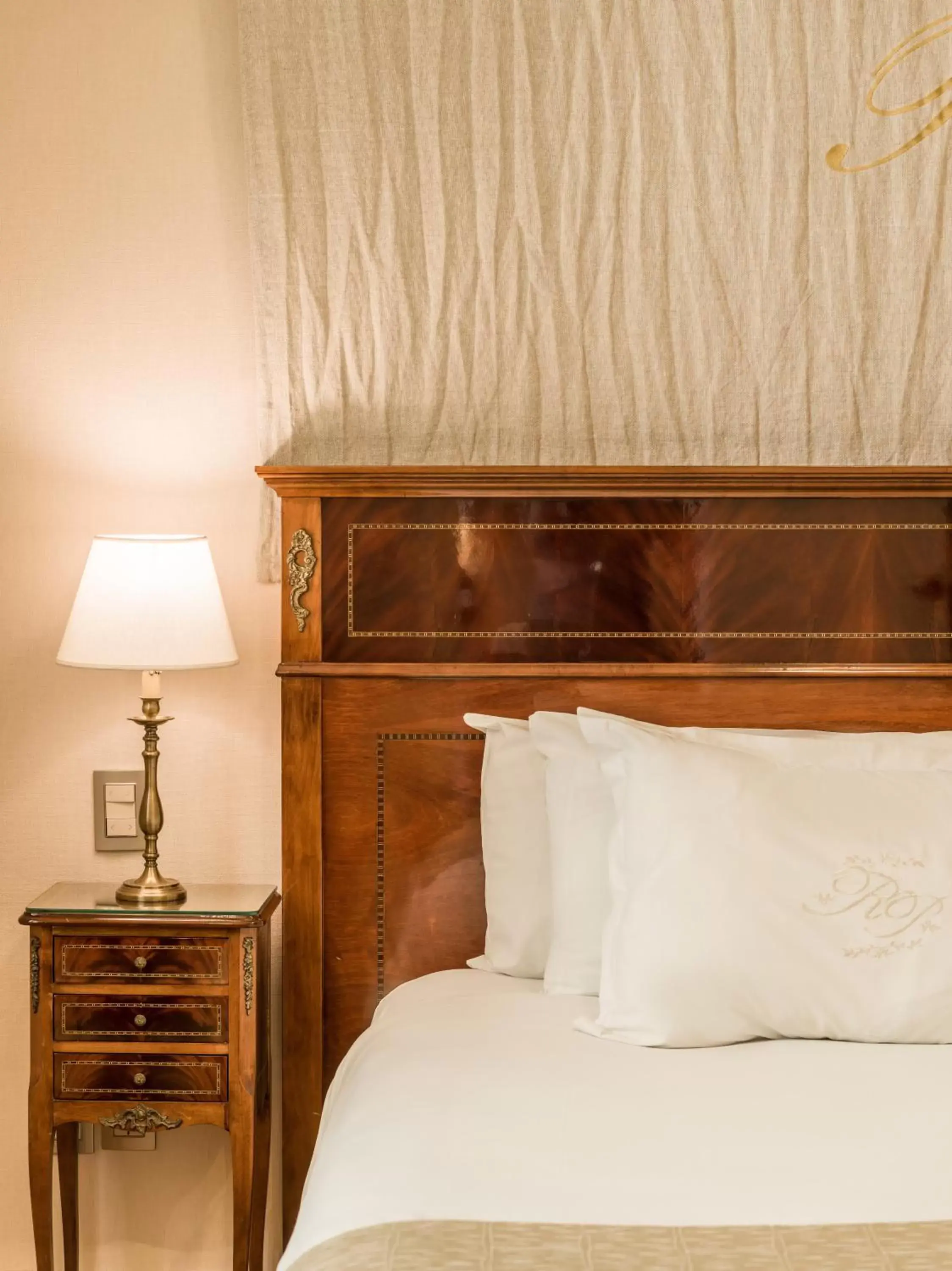 Bed in Melia Recoleta Plaza Hotel