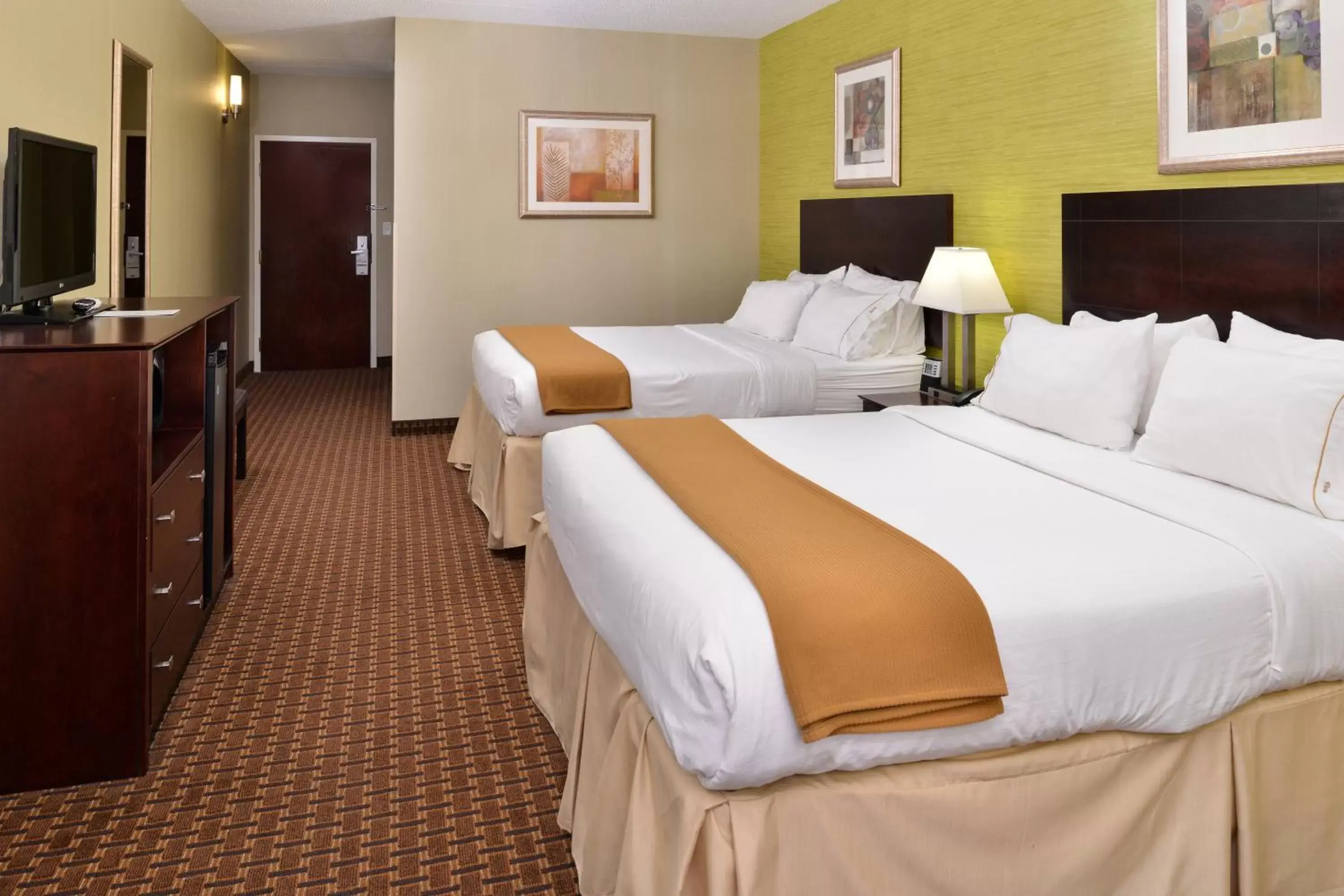 Photo of the whole room, Bed in Holiday Inn Express Hotel & Suites Indianapolis W - Airport Area, an IHG Hotel