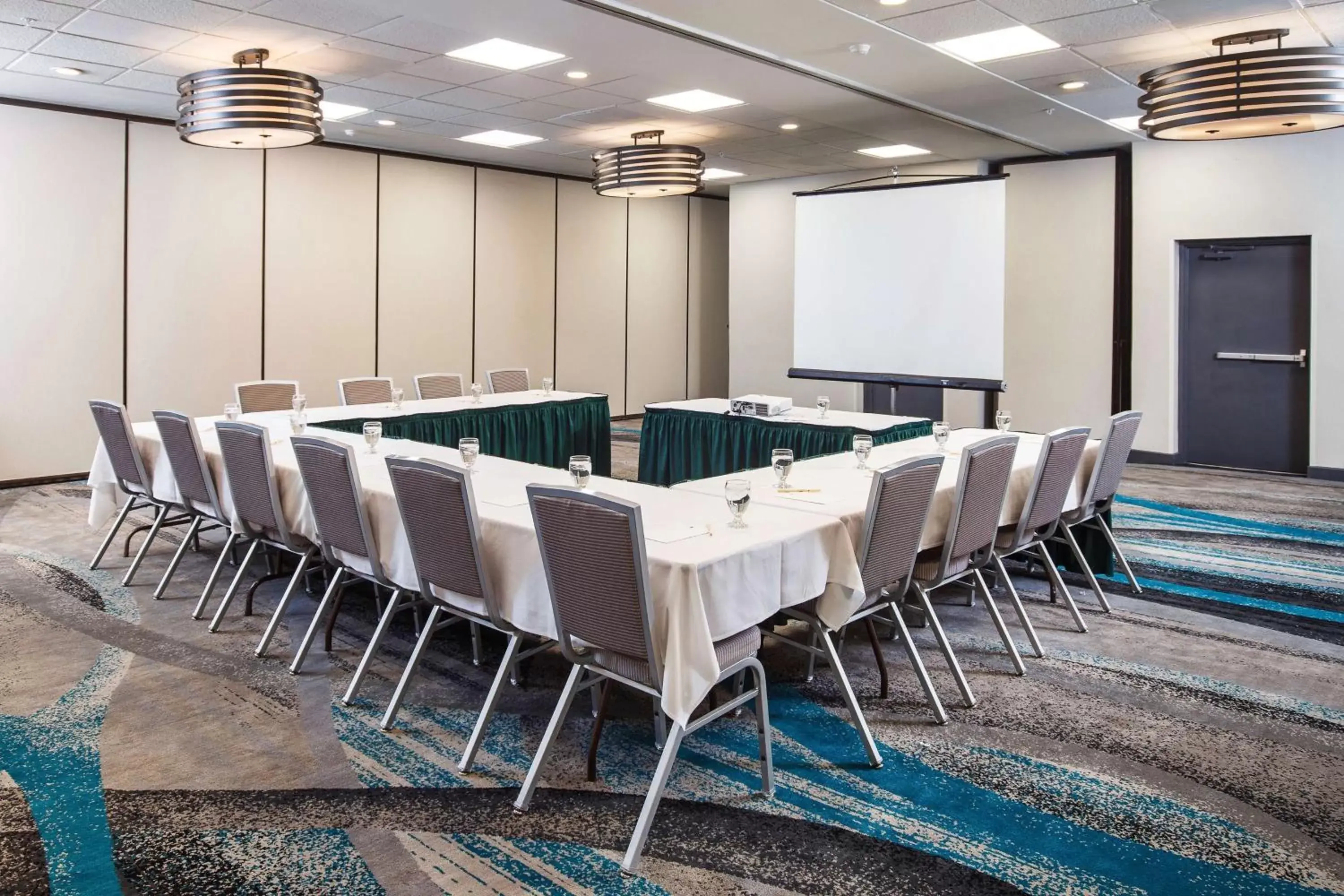 Meeting/conference room in DoubleTree by Hilton Neenah