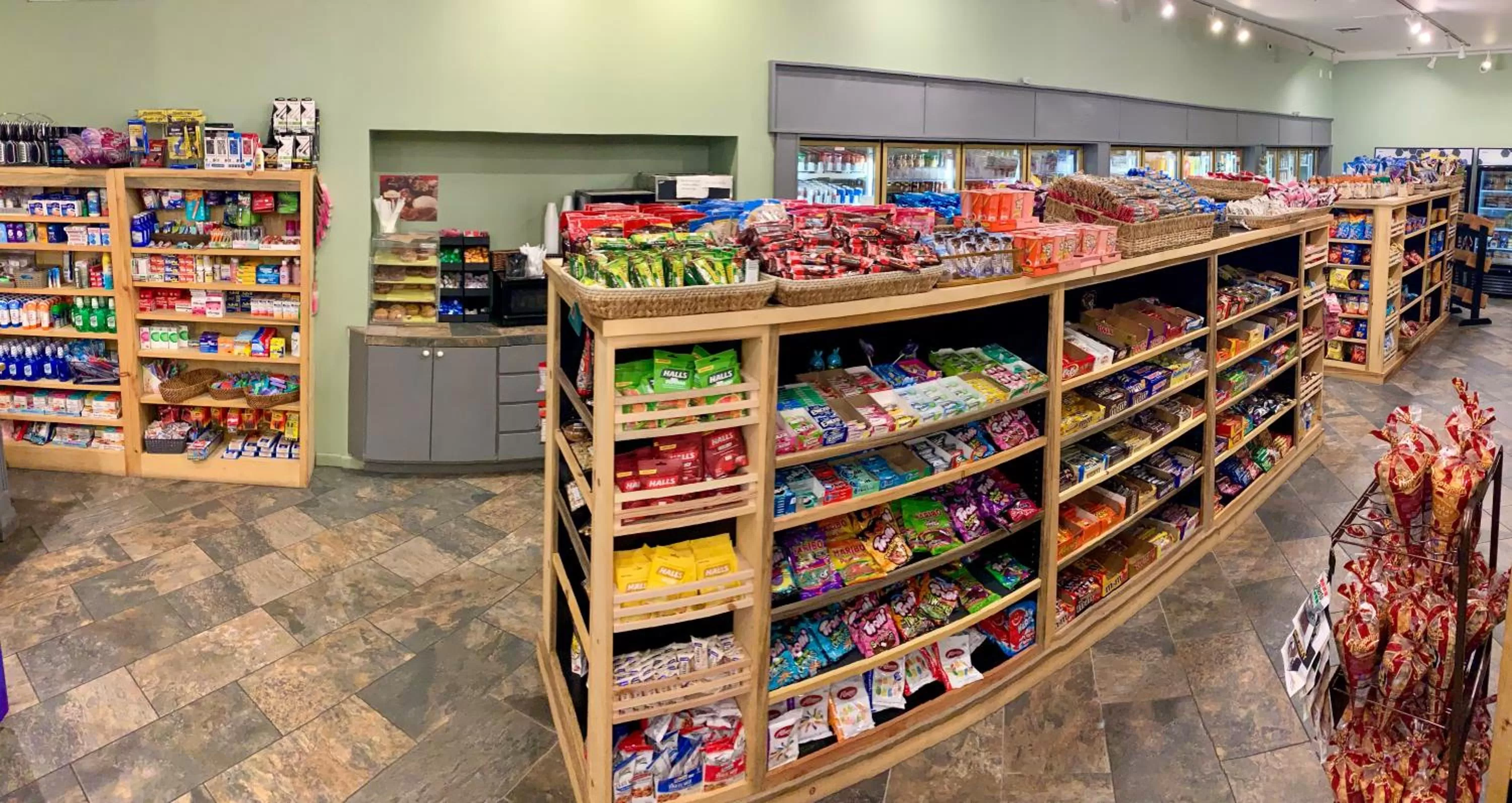 On-site shops in Yosemite View Lodge