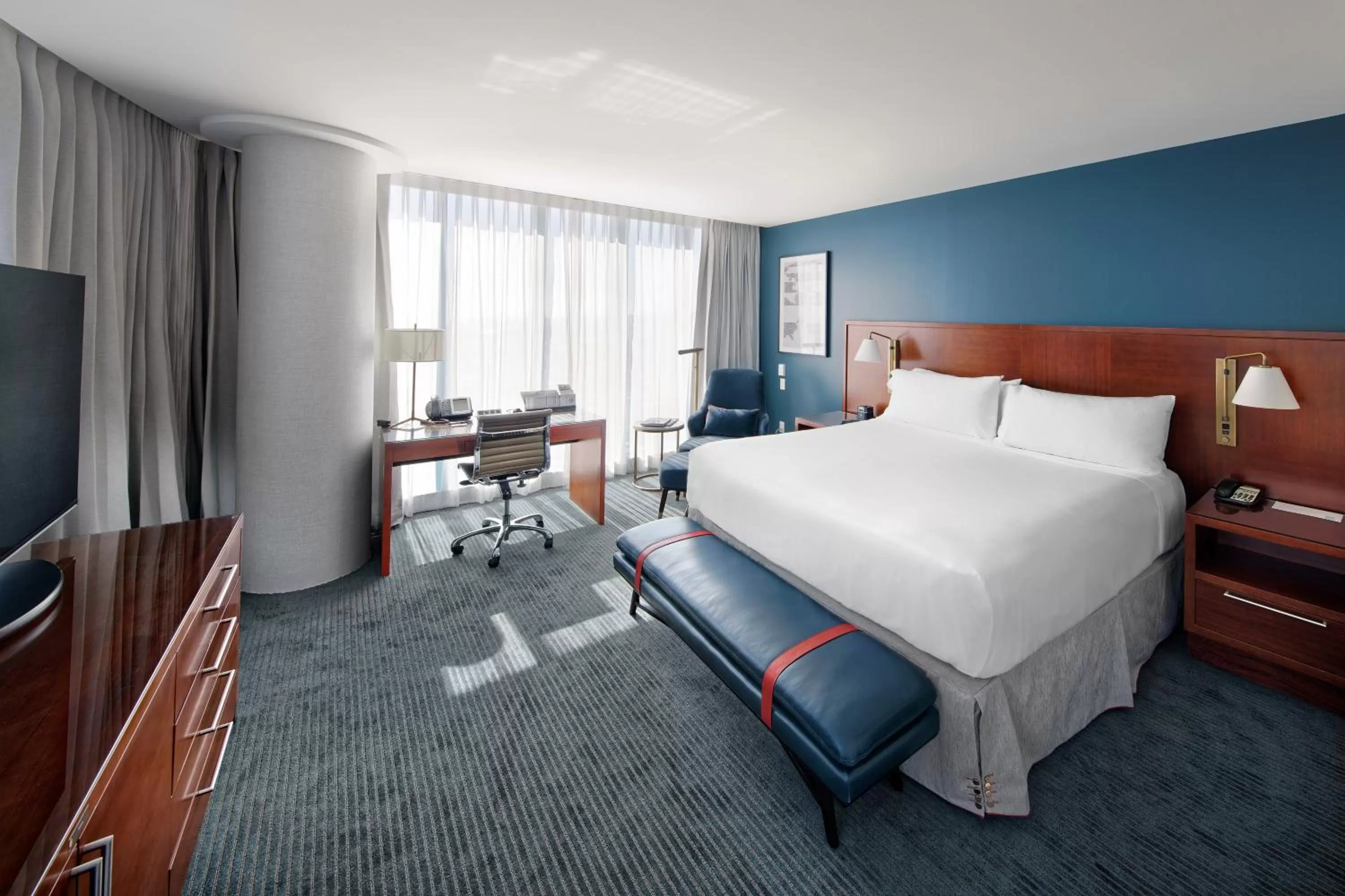 Photo of the whole room, Bed in InterContinental San Francisco by IHG