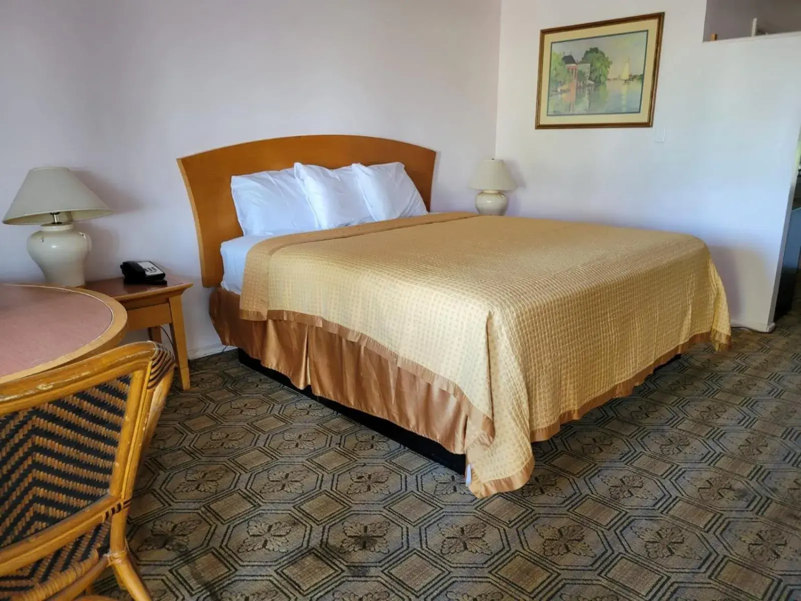 Bedroom, Bed in Emerald Inn & Lounge