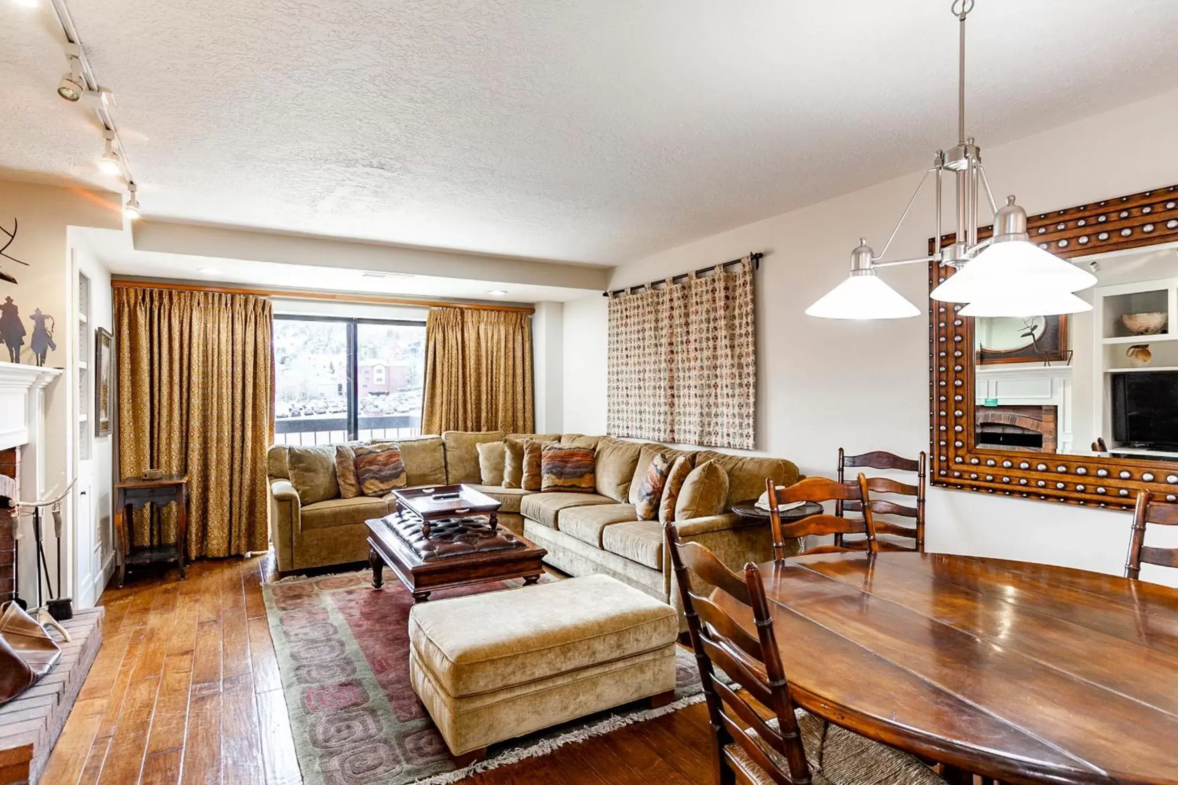 Living room, Seating Area in Shadow Ridge