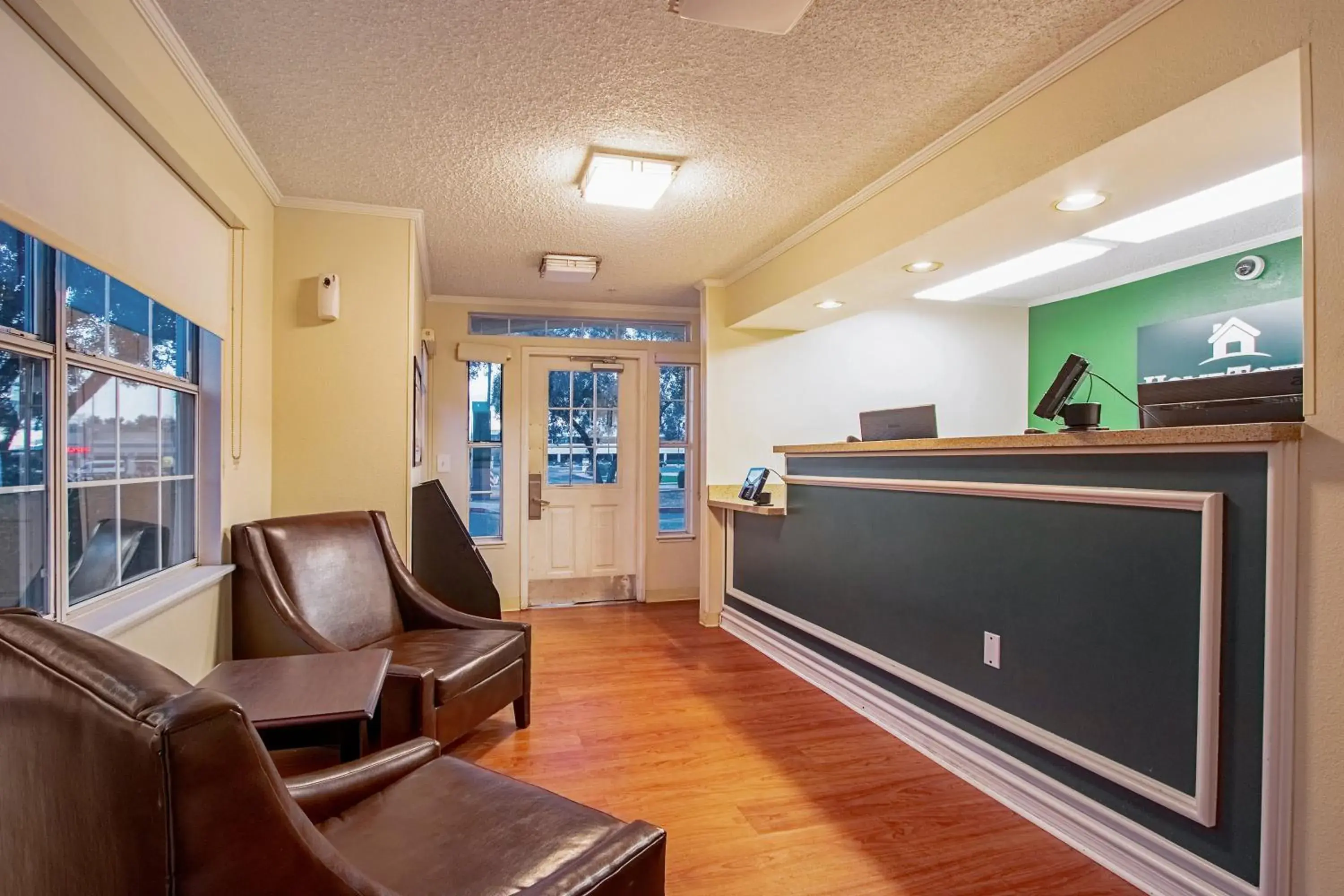 Lobby or reception, Lobby/Reception in HomeTowne Studios by Red Roof Phoenix - Dunlap Ave