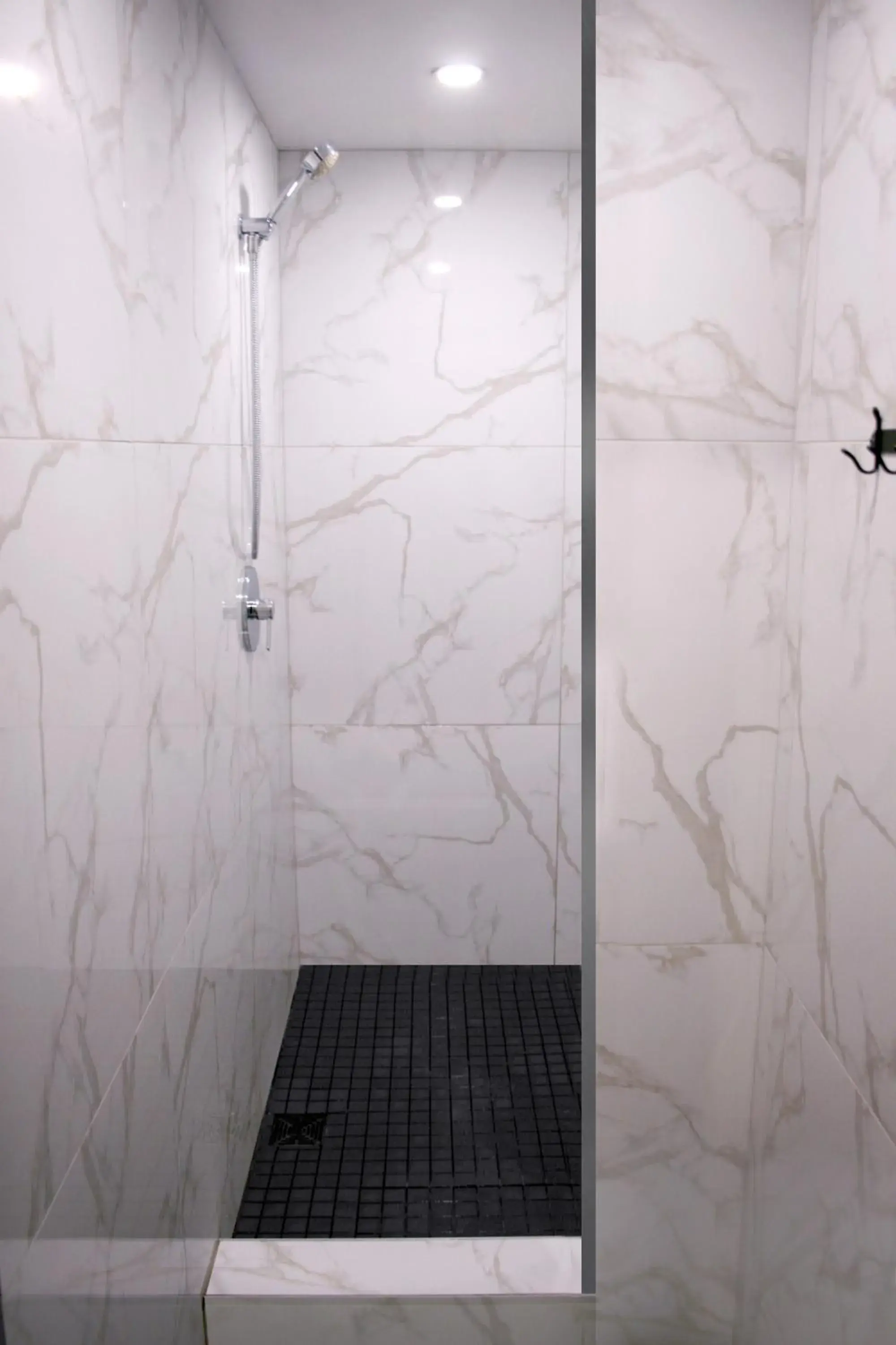 Shower, Bathroom in M Montreal Hostel