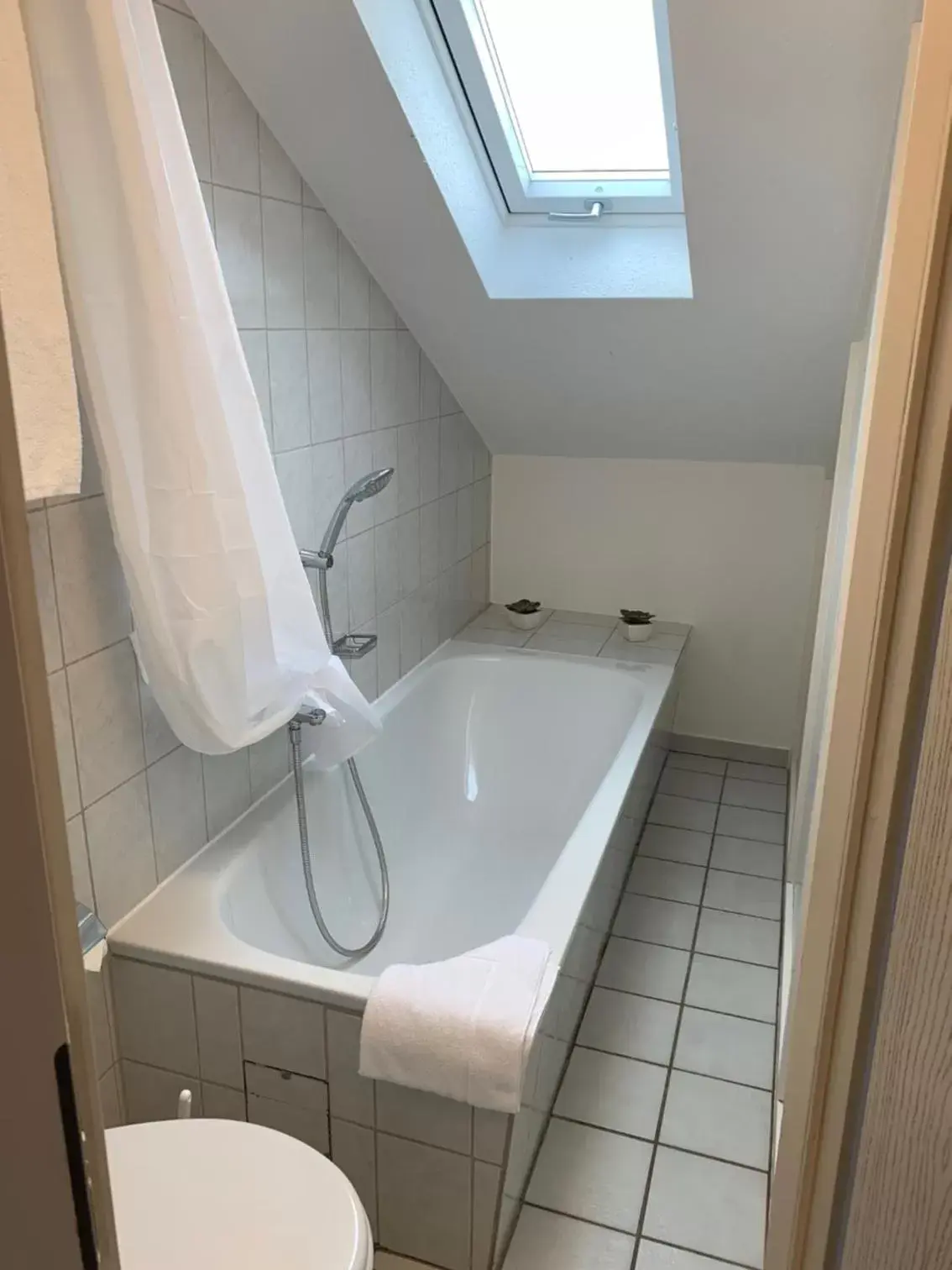 Bath, Bathroom in Stadthotel Geis