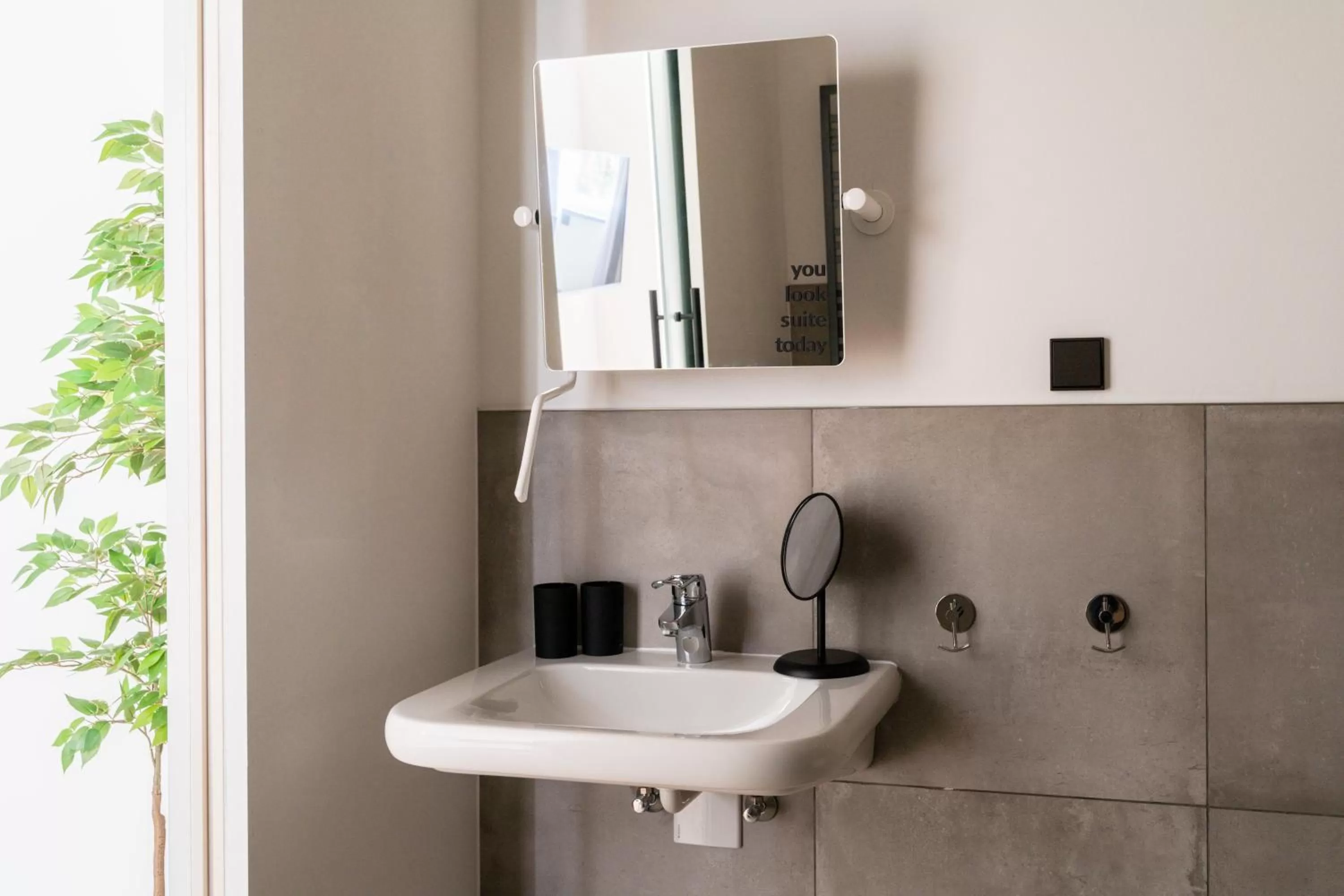 Bathroom in Limehome Erfurt Schmidtstedter Straße