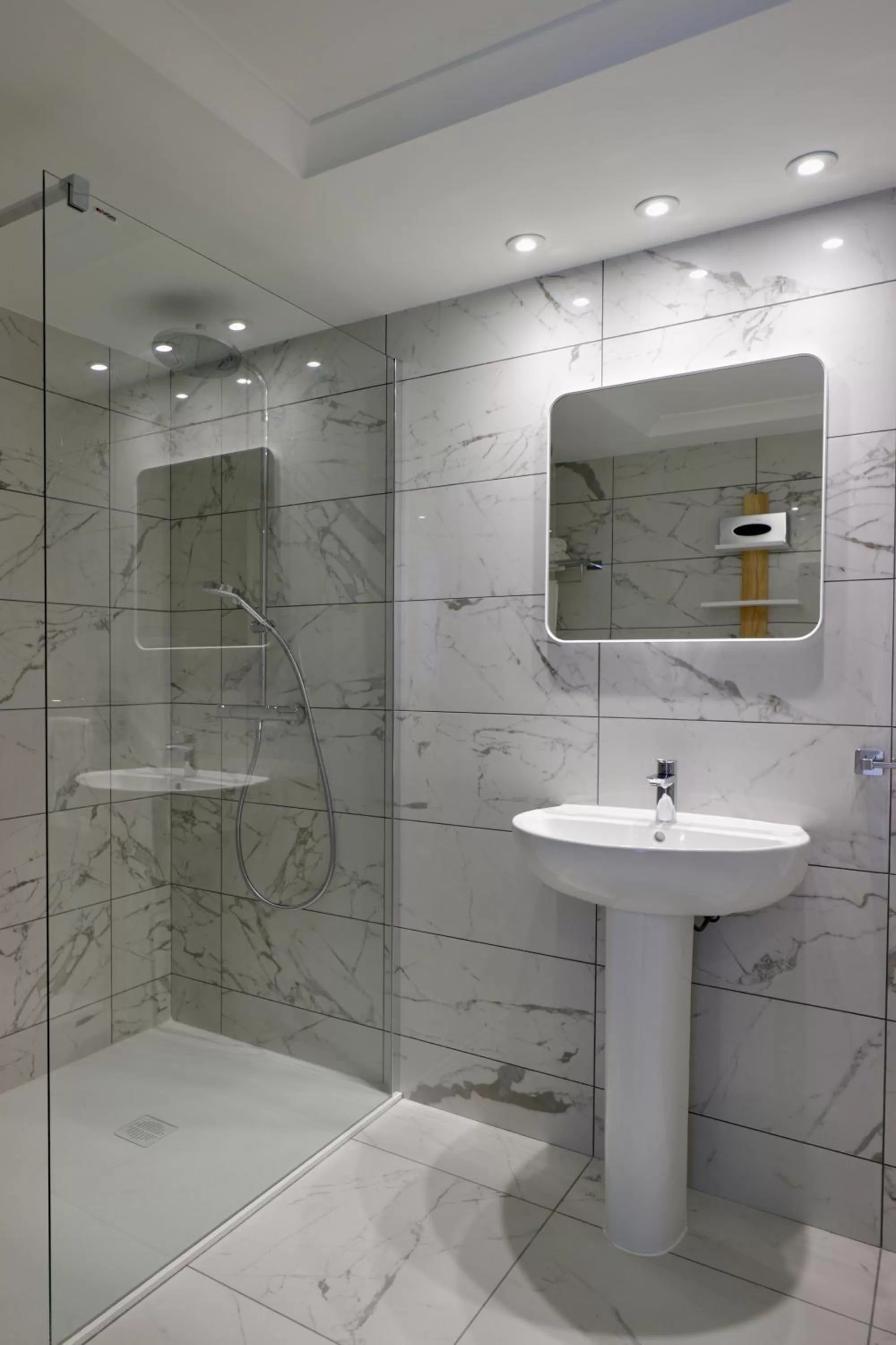 Bathroom in Résidence Carlton - Rénovée avec Piscine