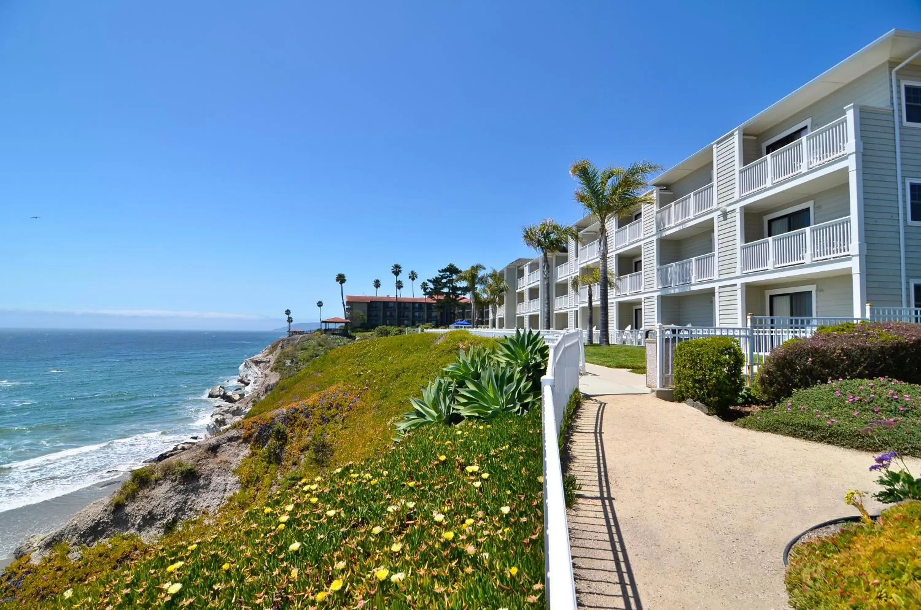 Balcony/Terrace, Property Building in Pismo Lighthouse Suites