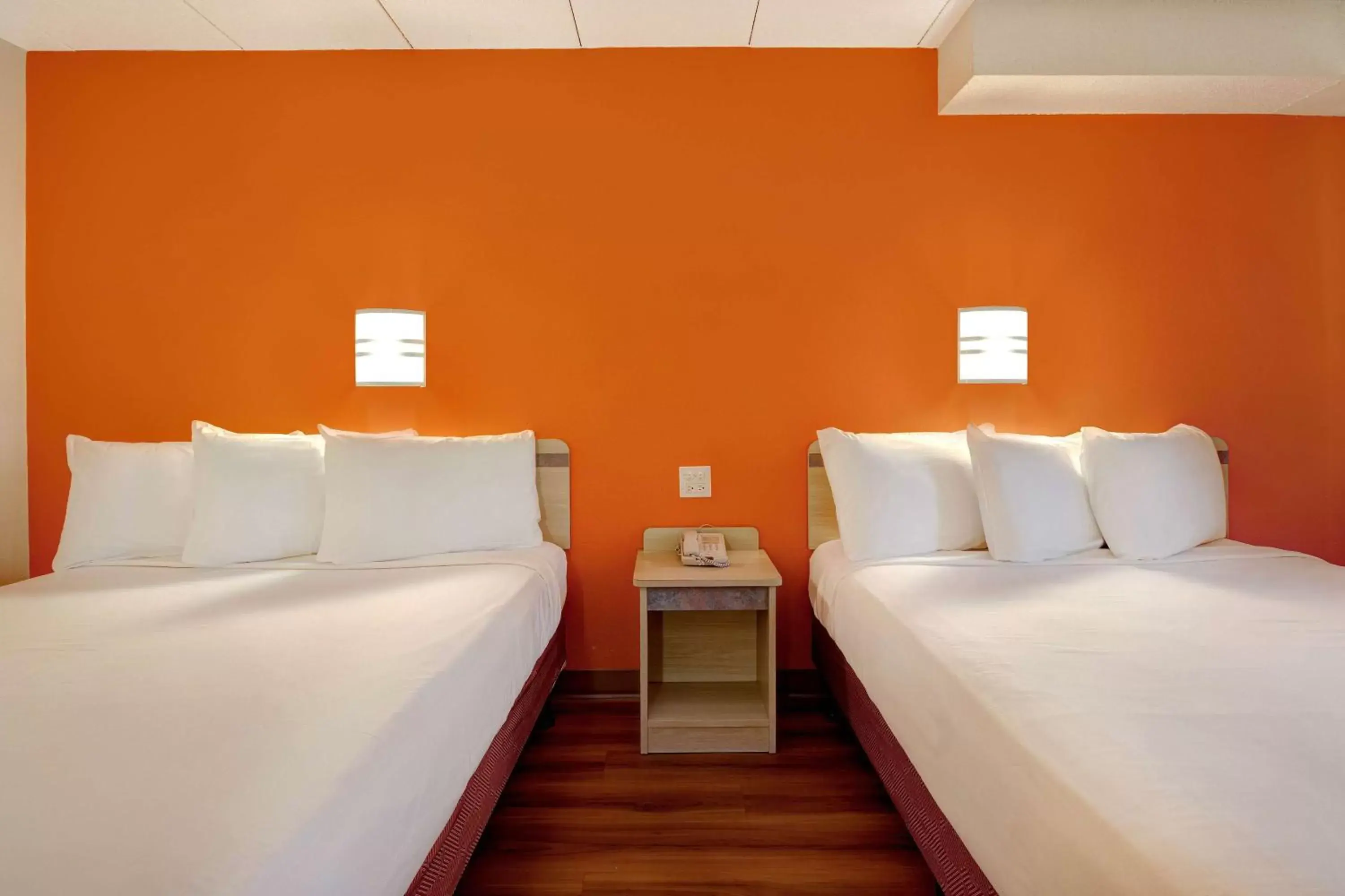 Bedroom, Bed in Motel 6-Lakeville, MN - South - Lakeville