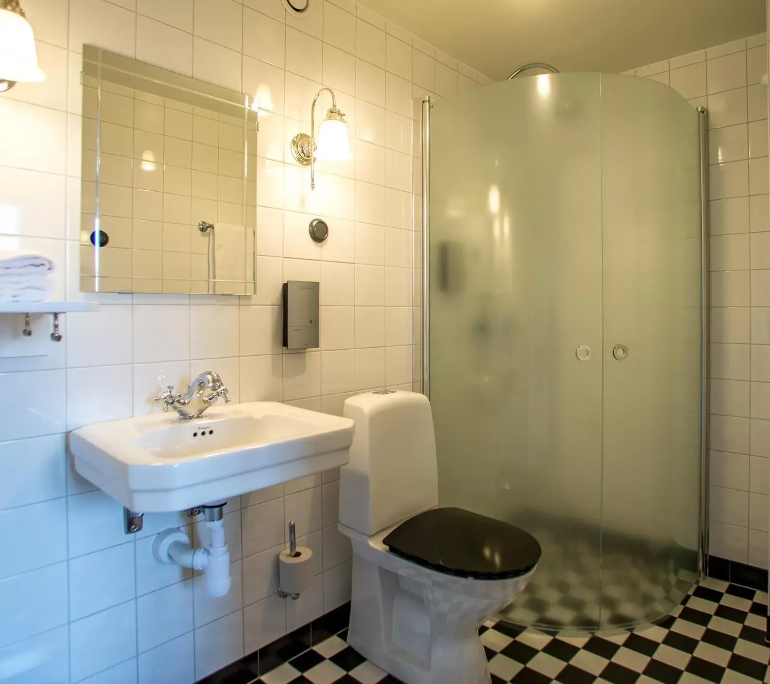 Toilet, Bathroom in Akademihotellet