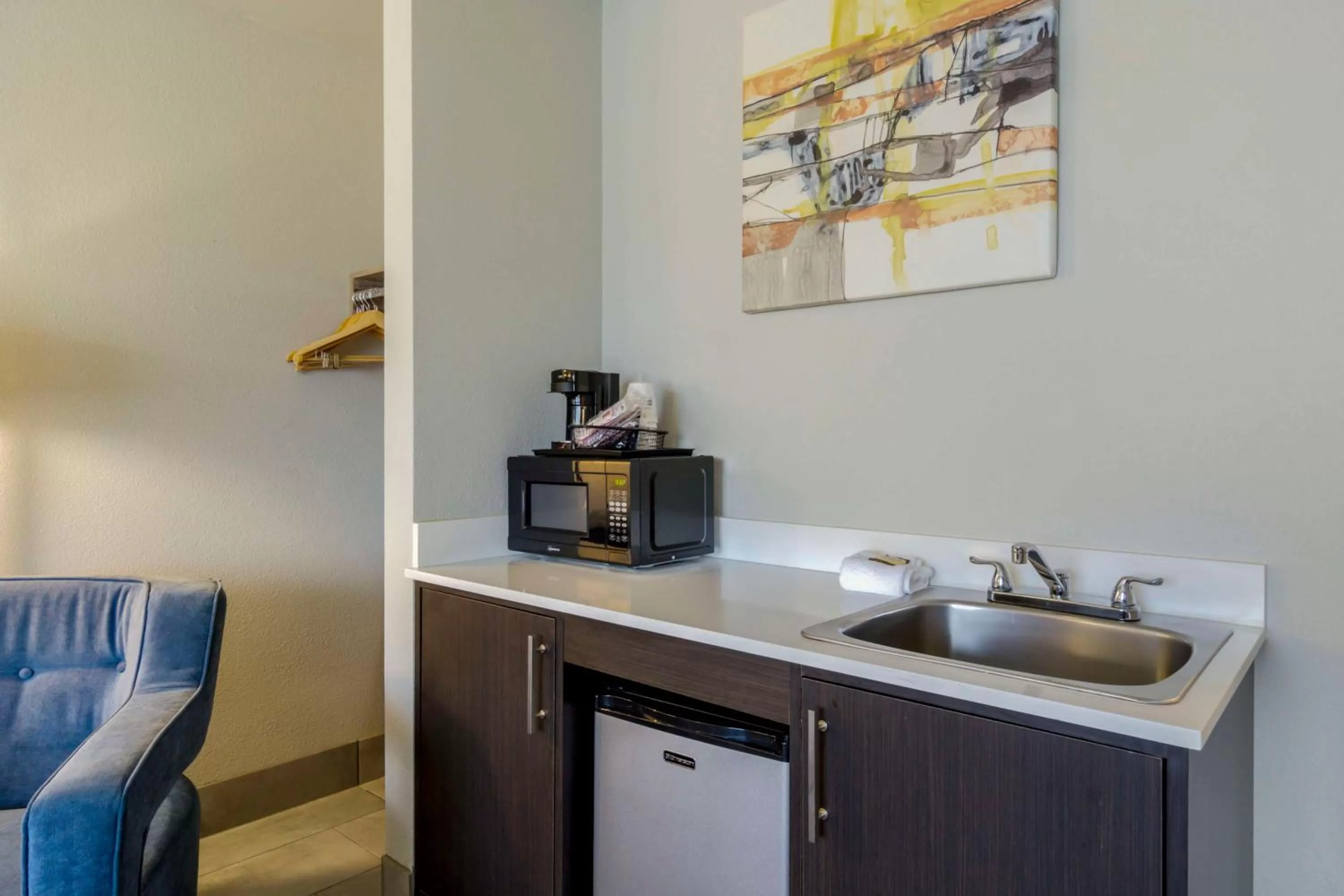 Bedroom in Best Western Plus Renton Inn