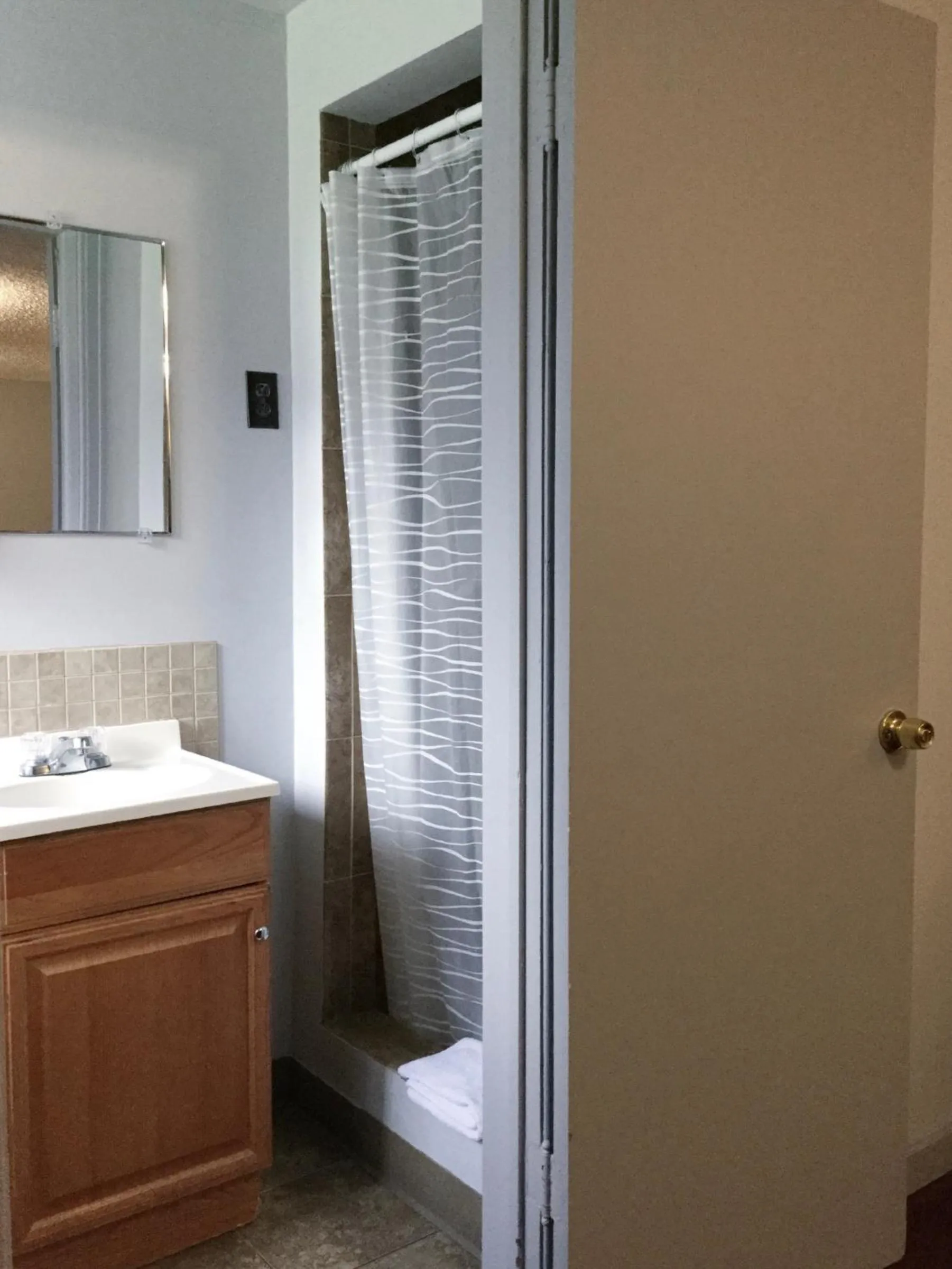 Shower in Swiss Cottage Inn