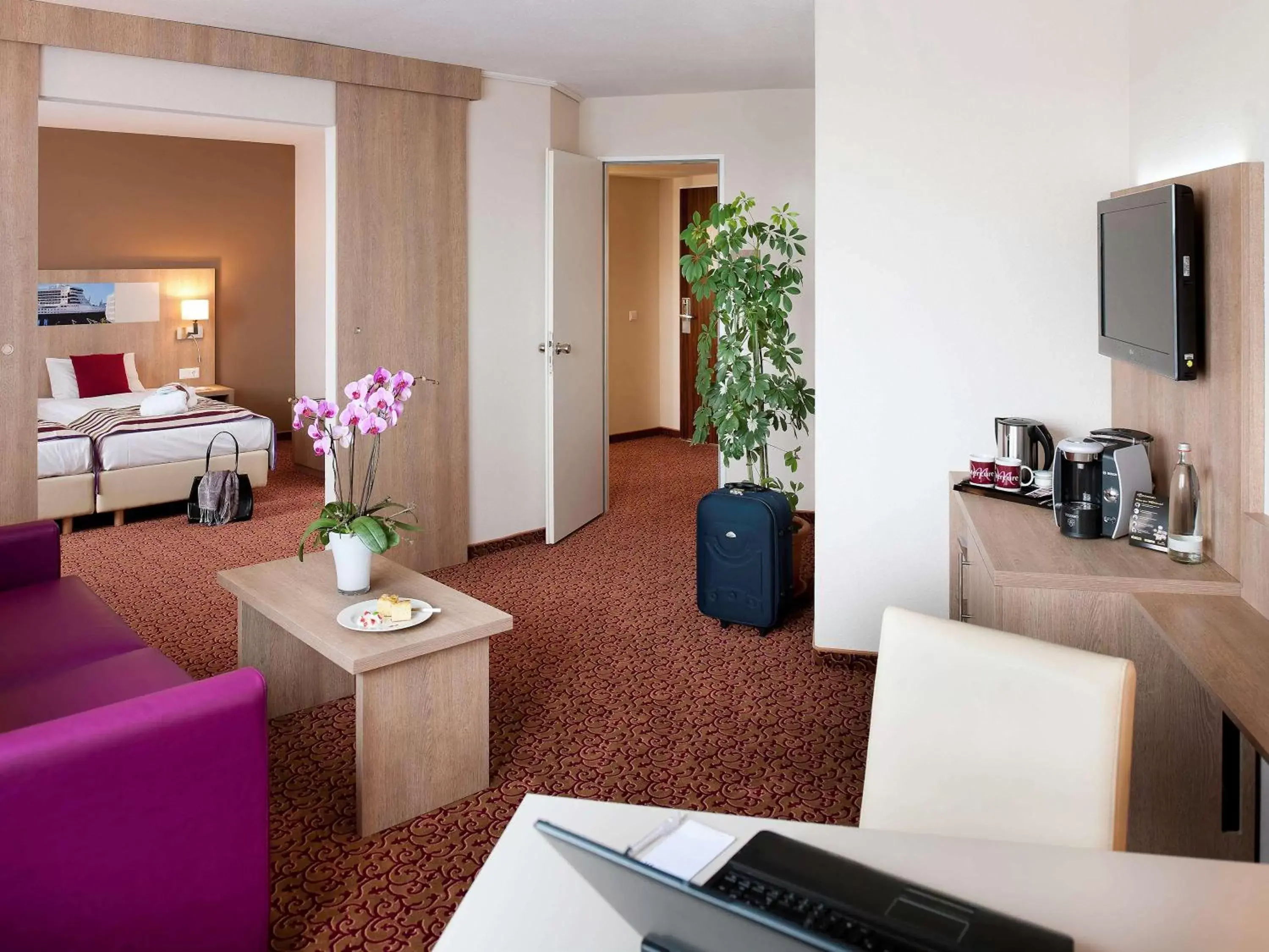 Photo of the whole room in Mercure Hotel Hamburg am Volkspark