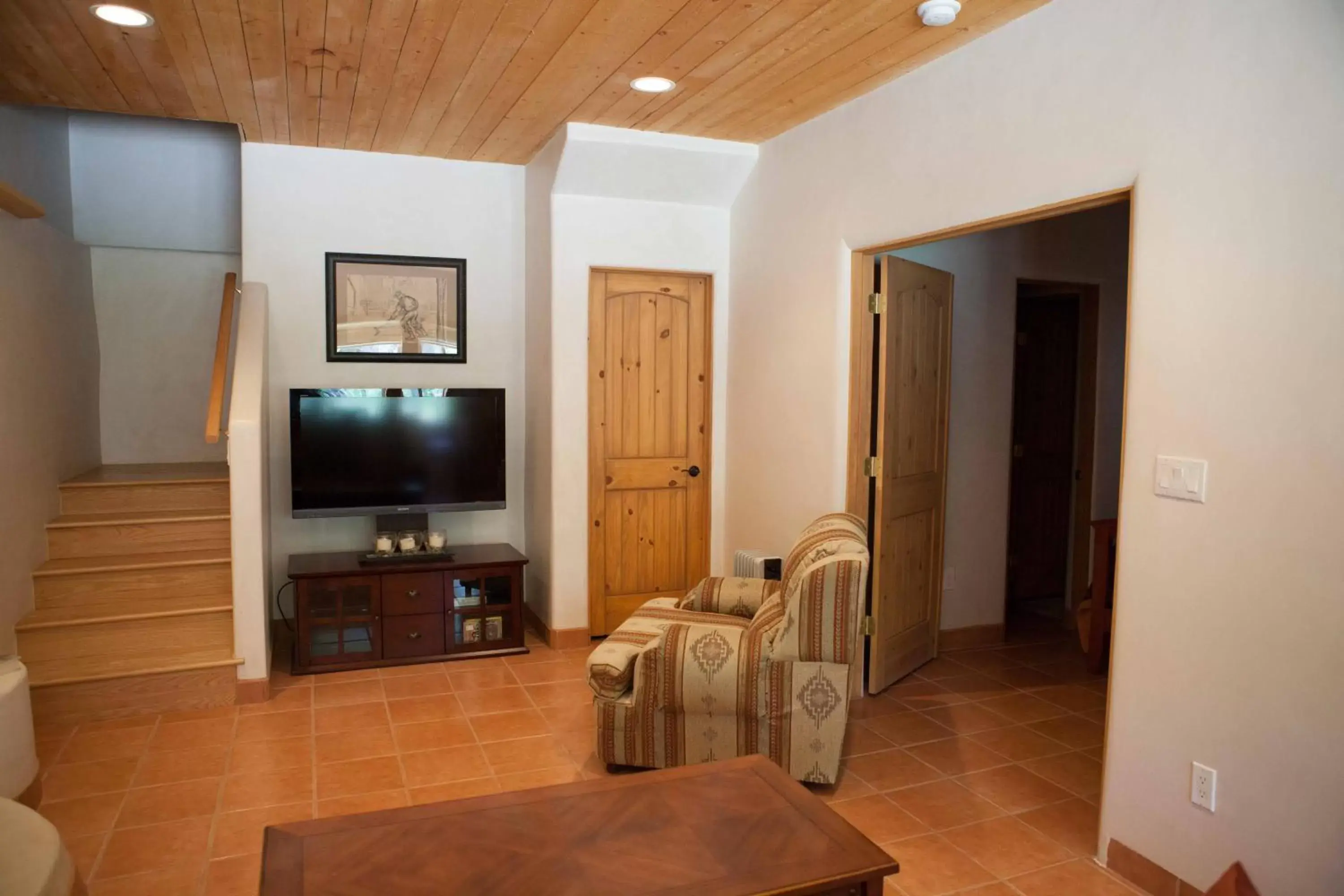 Living room, Seating Area in Shady Brook Inn Village/Resort