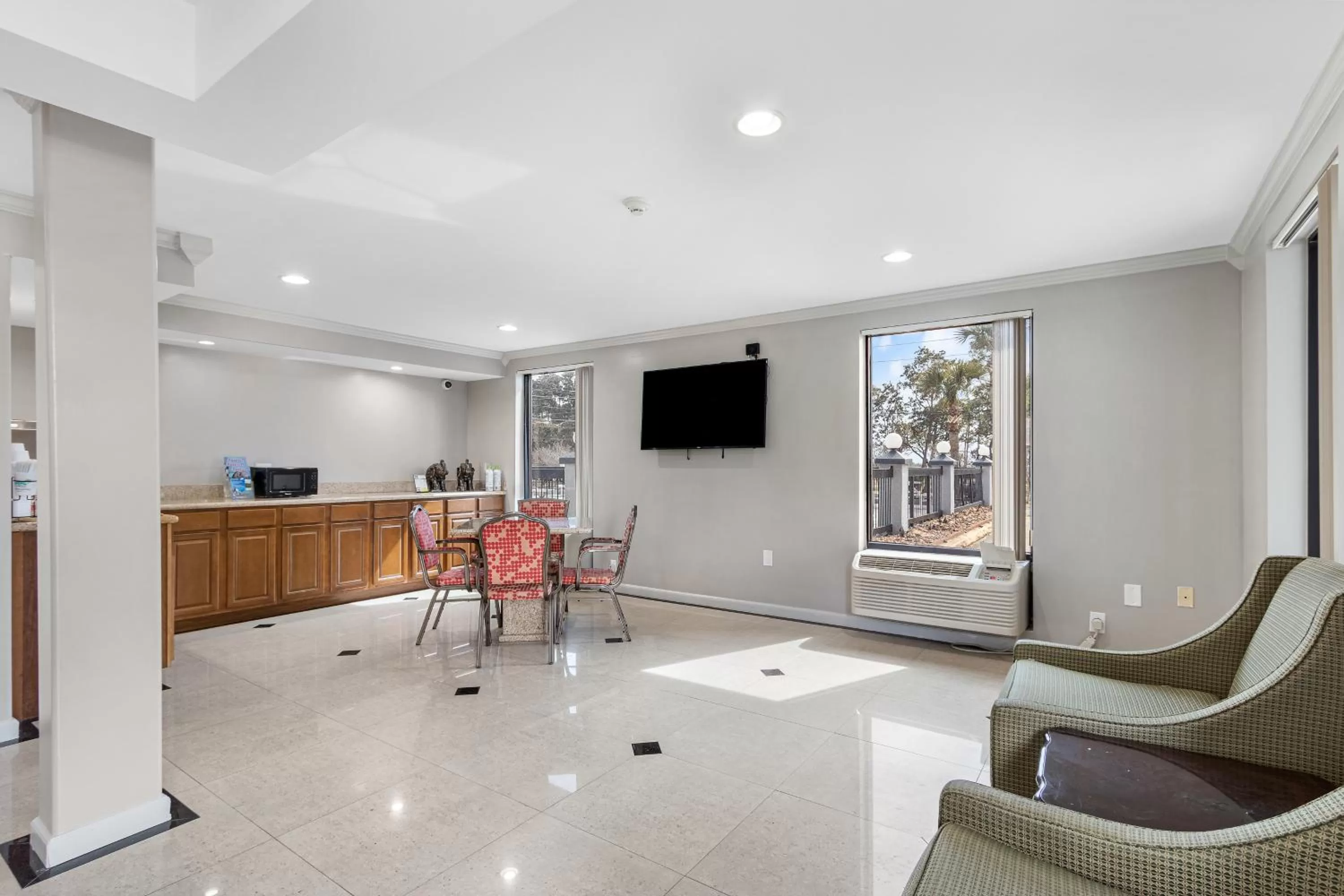 Lobby or reception in Regency Inn Near Boardwalk & Hurlburt Field