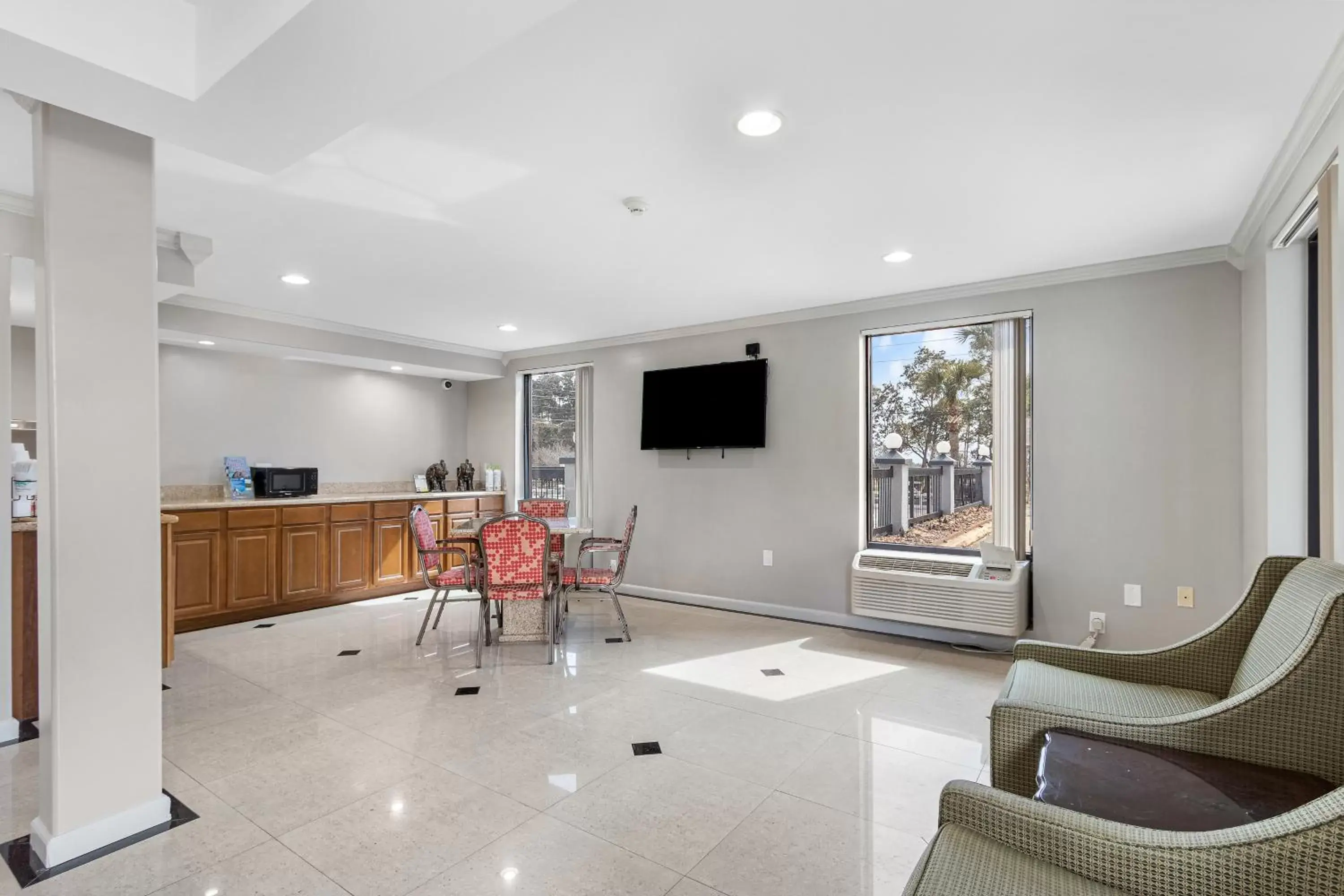 Lobby or reception in Regency Inn Near Boardwalk & Hurlburt Field Lobby or reception in Regency Inn Near Boardwalk & Hurlburt Field