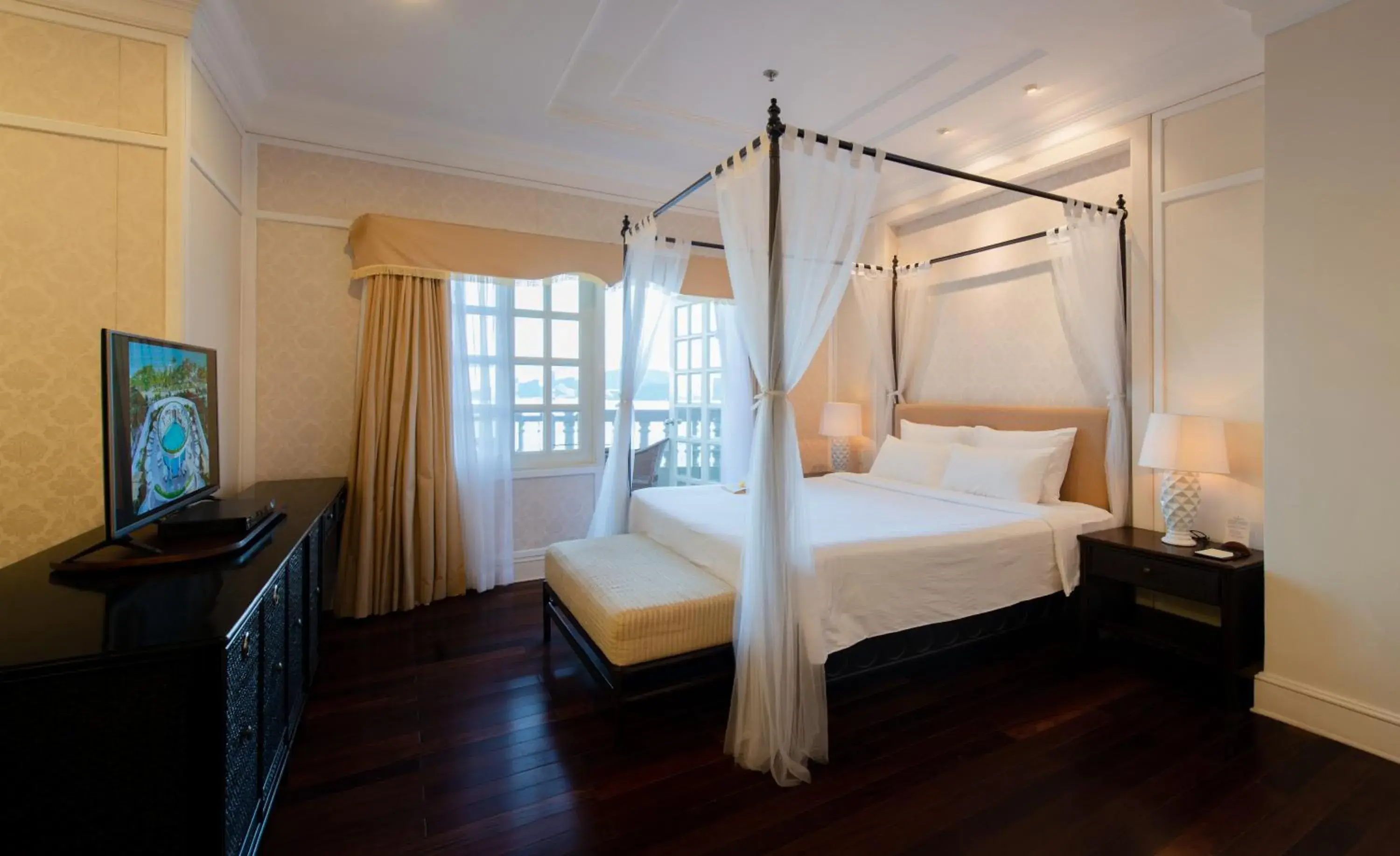 Bed in Sunrise Nha Trang Beach Hotel & Spa