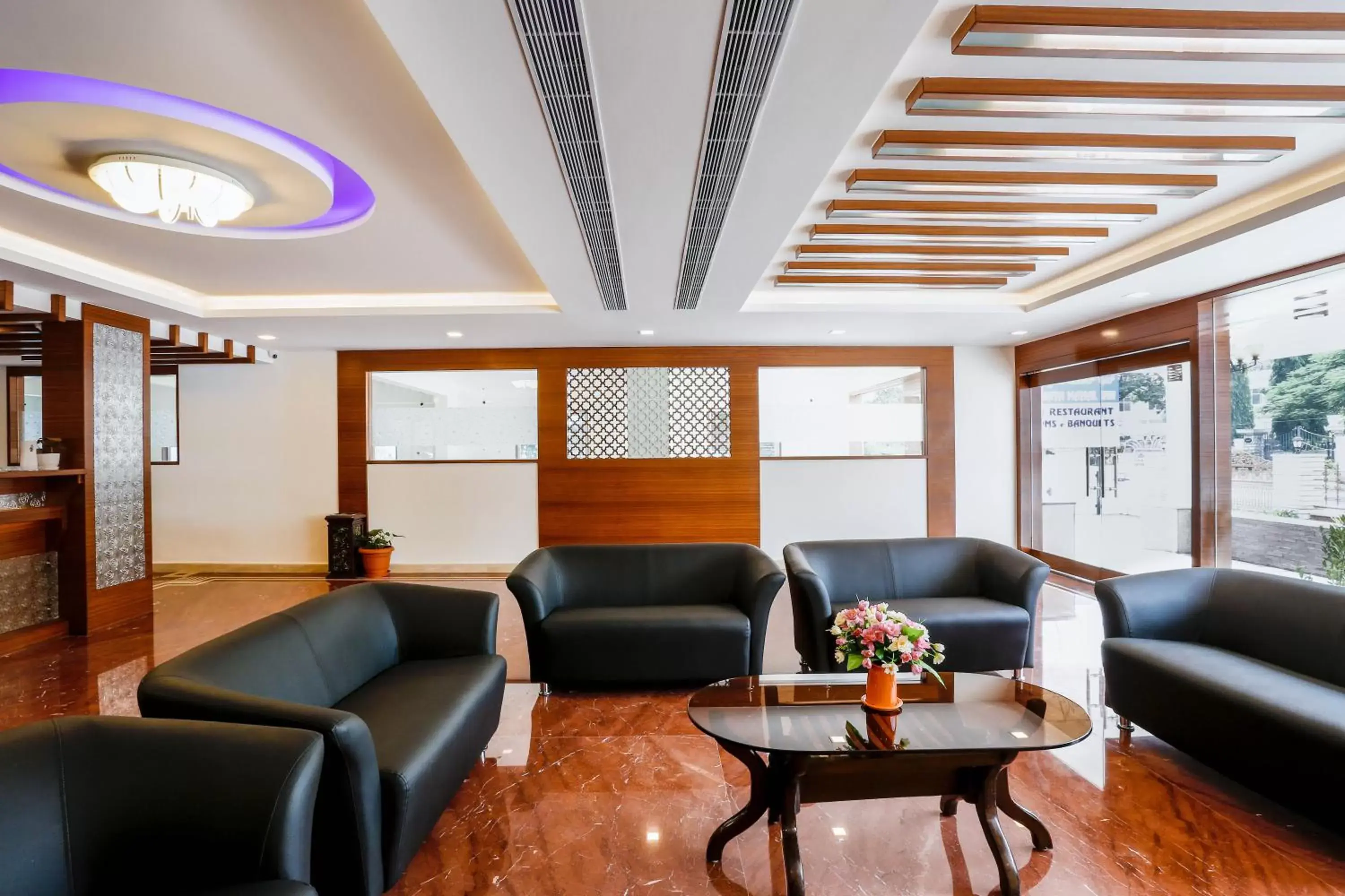 Lobby or reception in Treebo Premium Akshaya Mahal Inn Lobby or reception in Treebo Premium Akshaya Mahal Inn