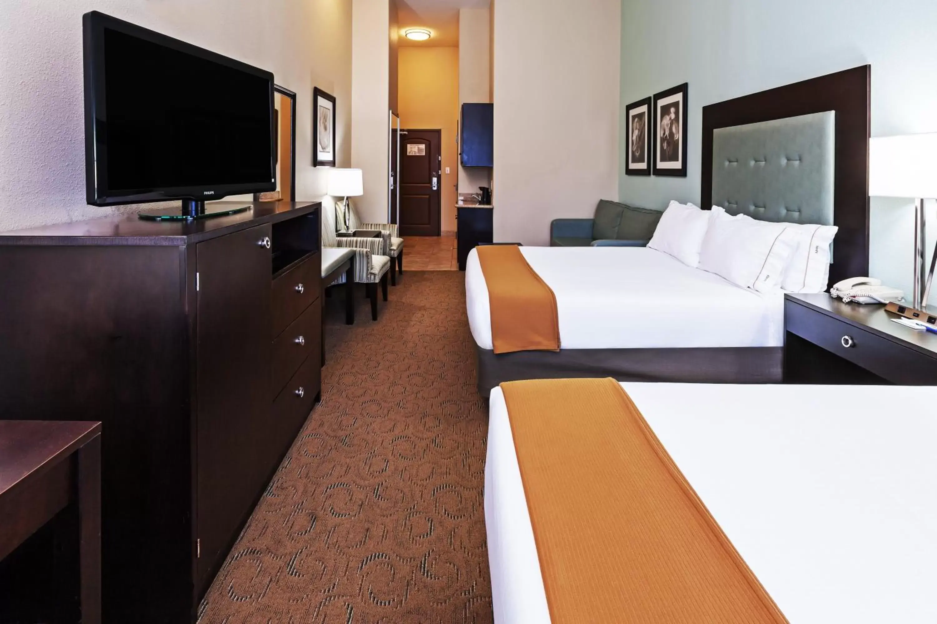 Photo of the whole room, Bed in Holiday Inn Express & Suites Victoria, an IHG Hotel