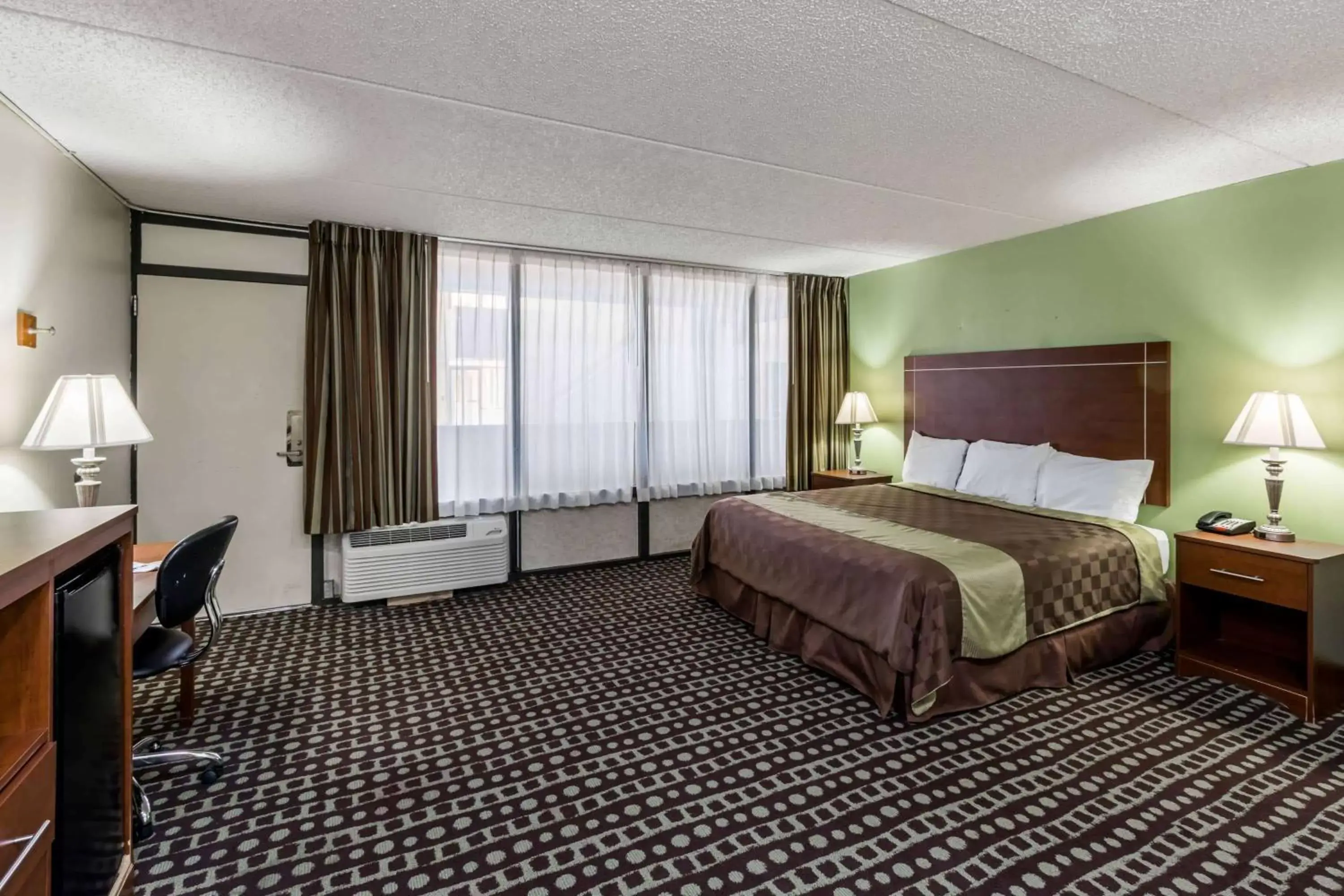 Photo of the whole room, Bed in Days Inn by Wyndham Midland