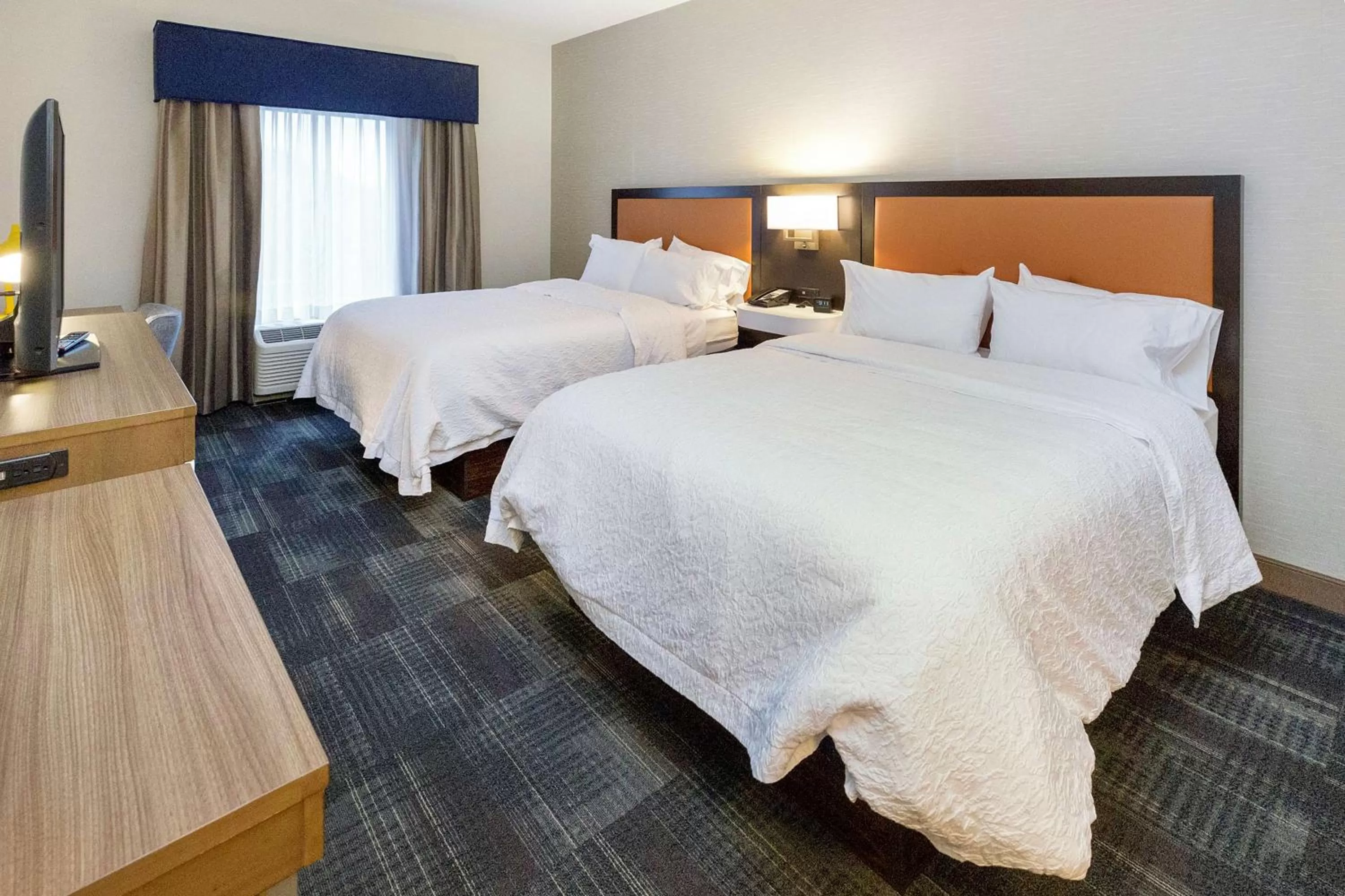 Bedroom, Bed in Hampton Inn & Suites Morgantown / University Town Centre