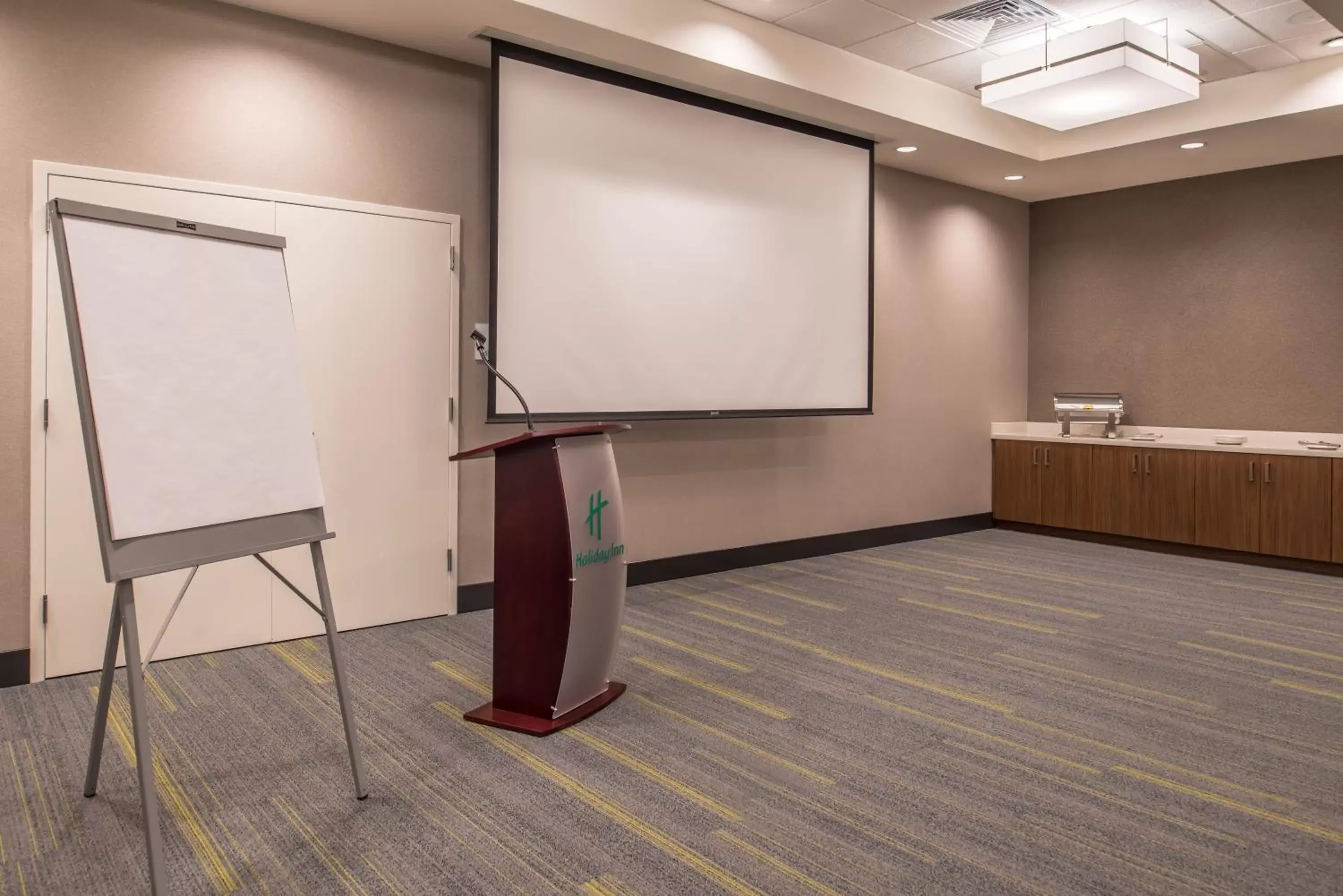 Meeting/conference room in Holiday Inn Joplin, an IHG Hotel