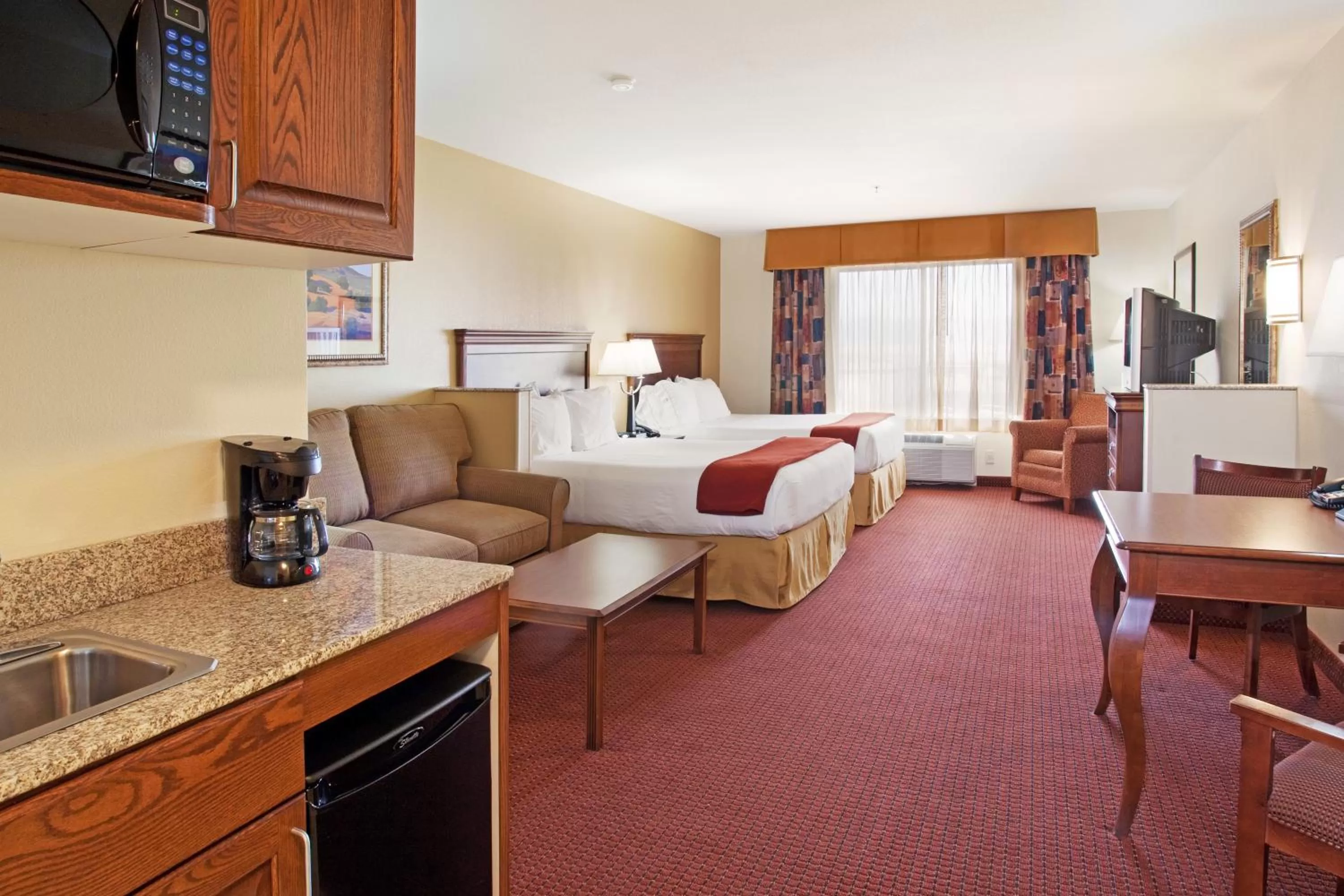 Kitchen or kitchenette, Bed in Holiday Inn Express Hotel & Suites Tooele by IHG