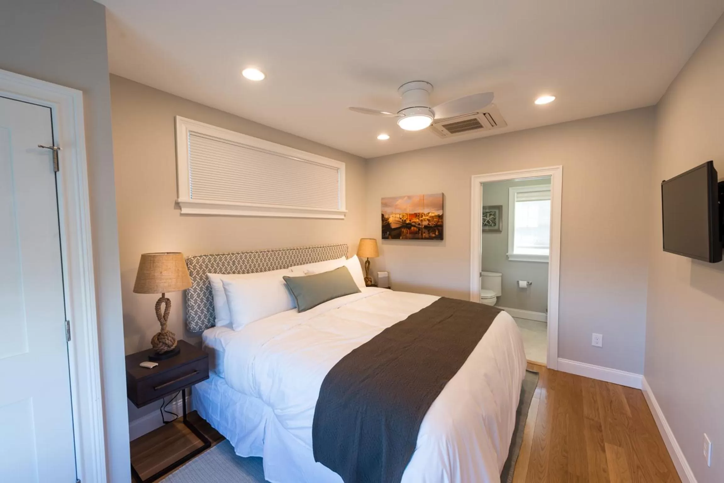 Photo of the whole room, Bed in The East Island Reserve Hotel