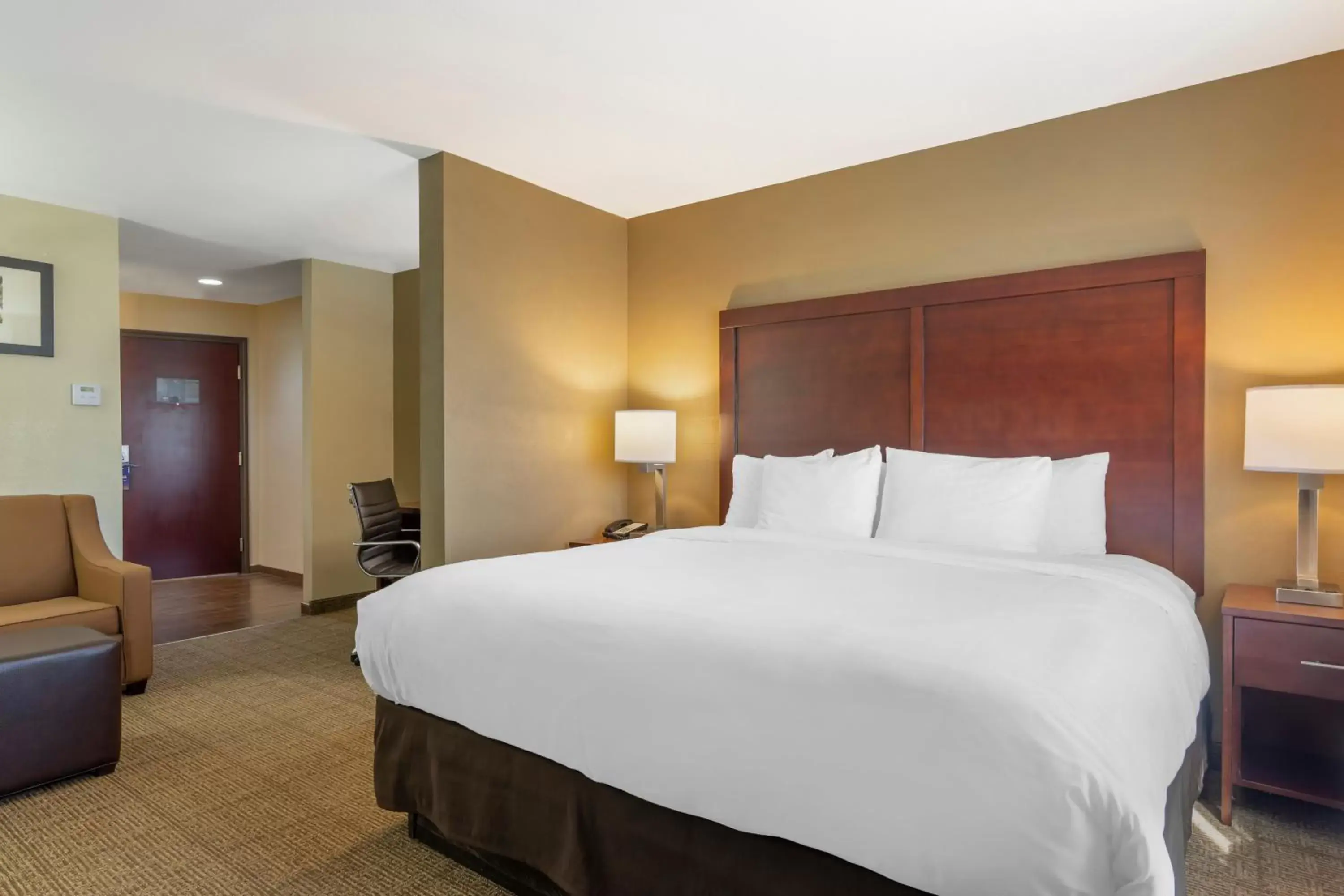 Bedroom, Bed in Comfort Suites Locust Grove Atlanta South