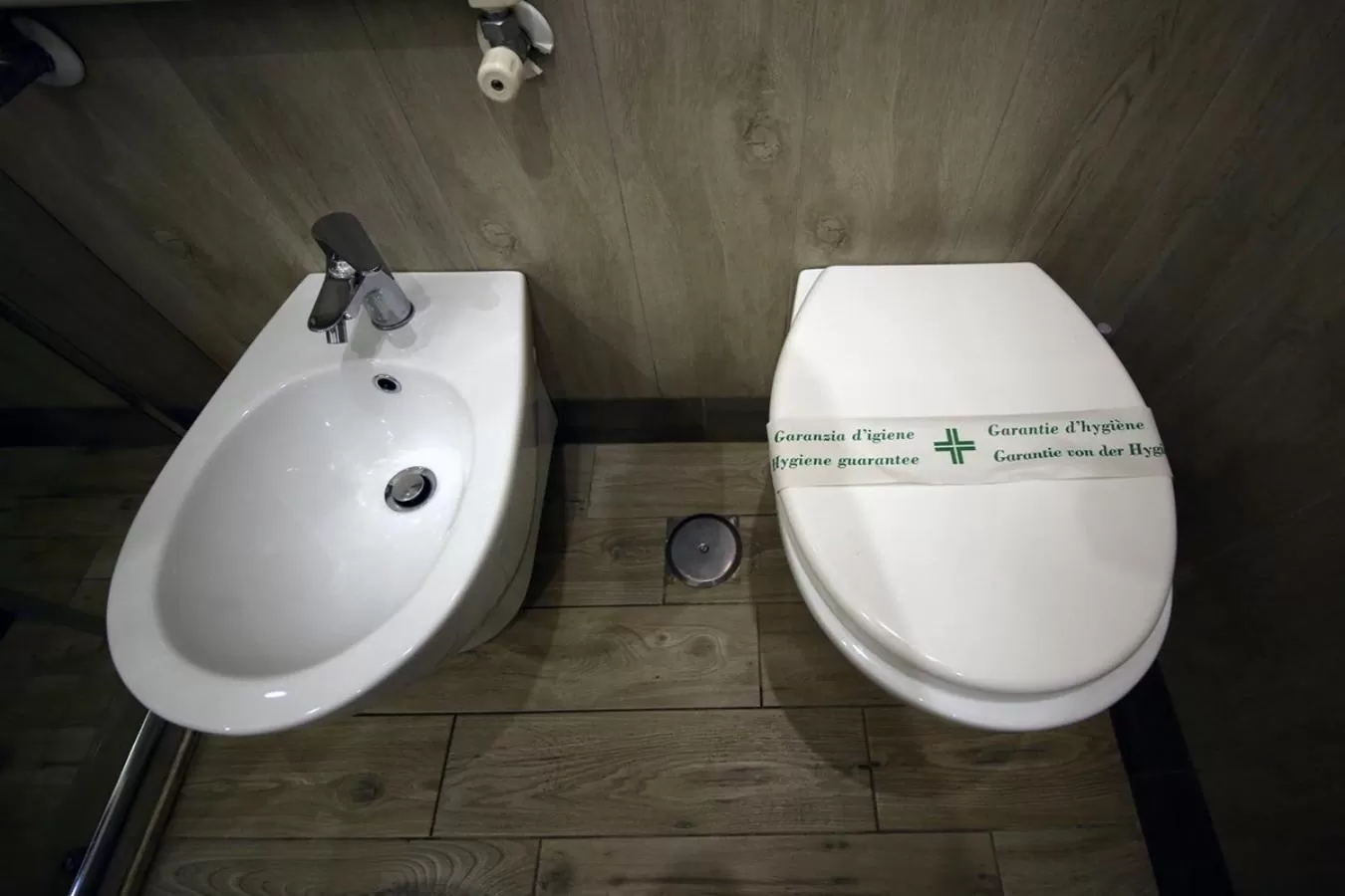 Shower in La piazzetta