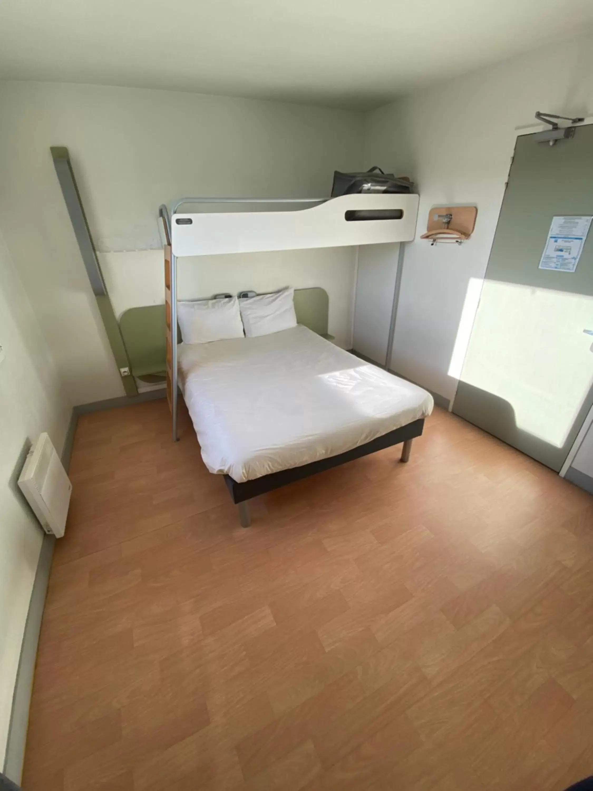 Photo of the whole room, Bed in ibis Budget Caen Centre Gare