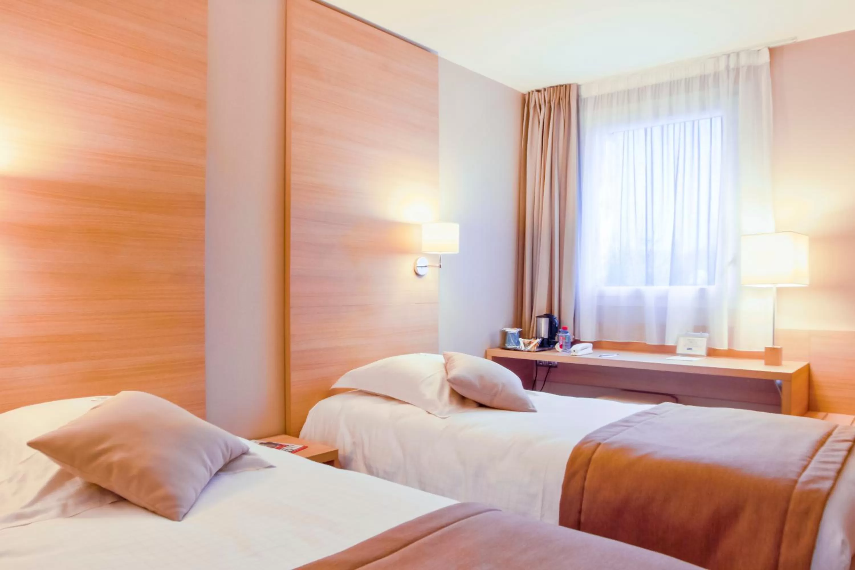 1 Double Bed 1 Single Bed - Superior Room in Best Western Bourgoin Jallieu