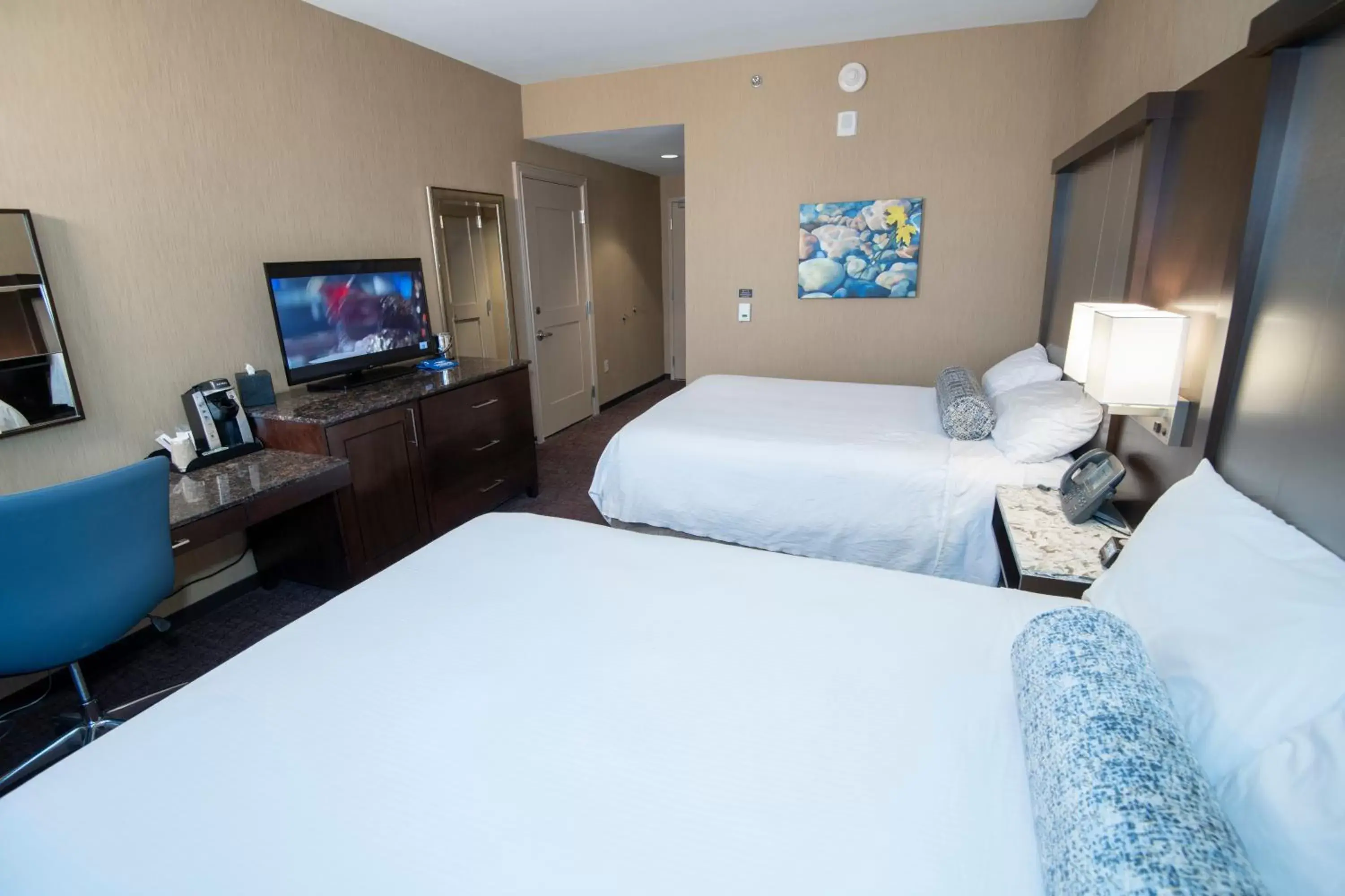 Bed in Win-River Resort and Casino