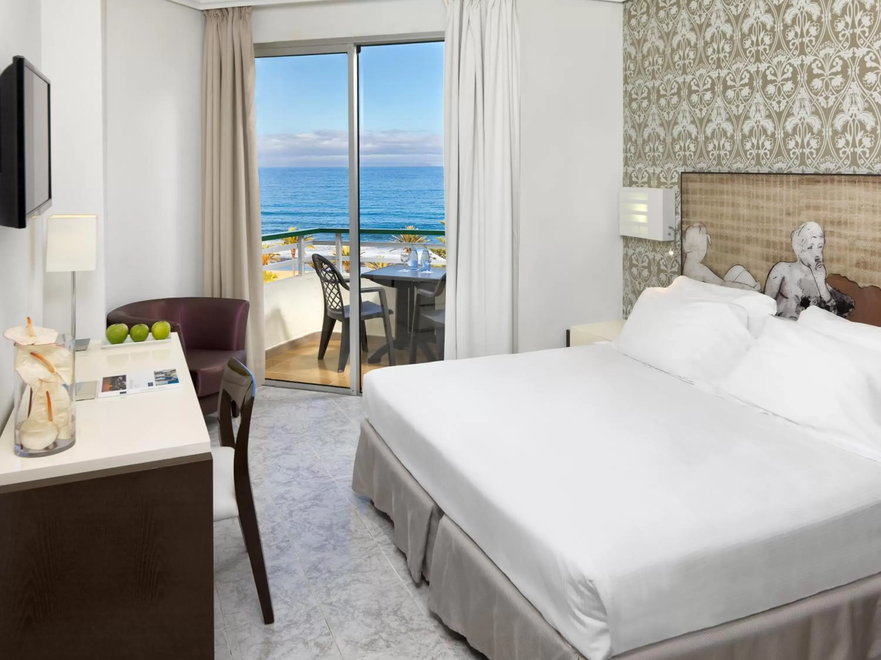 Double or Twin Room with Sea View (1 Adult) in H10 Las Palmeras Double or Twin Room with Sea View (1 Adult) in H10 Las Palmeras