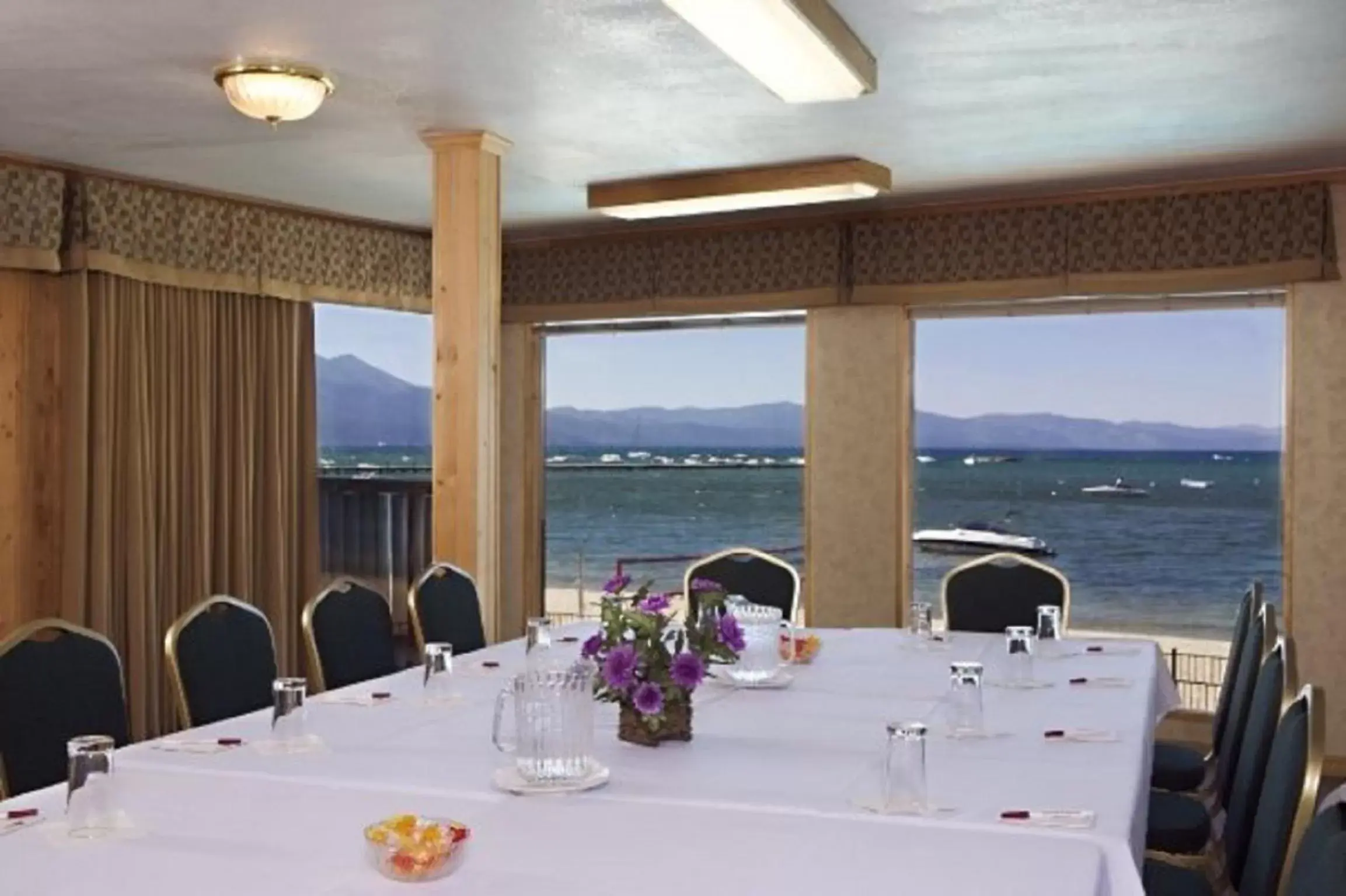 Banquet/Function facilities, Restaurant/Places to Eat in Tahoe Lakeshore Lodge & Spa
