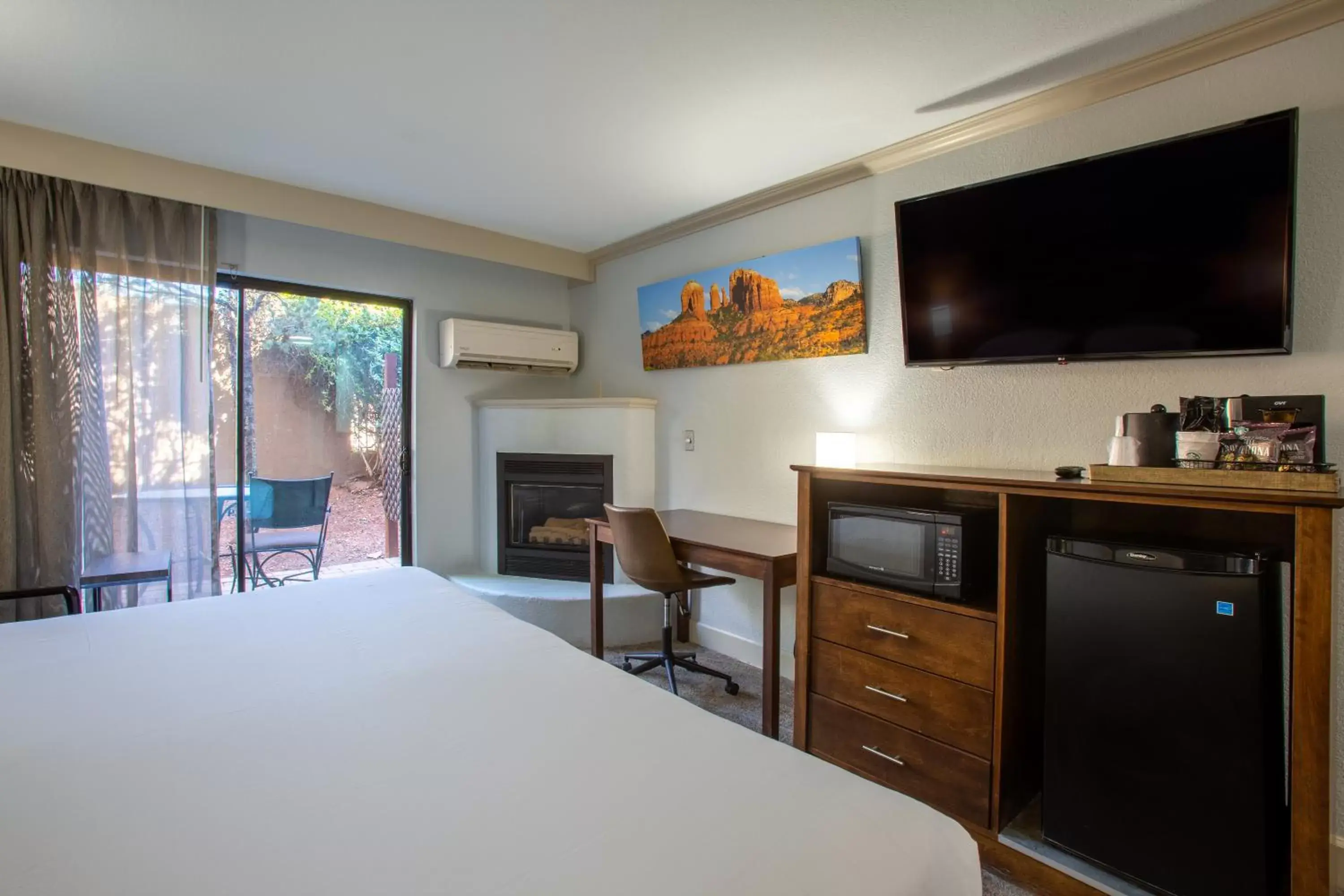 TV and multimedia, TV/Entertainment Center in Arroyo Pinion Hotel, Ascend Hotel Collection