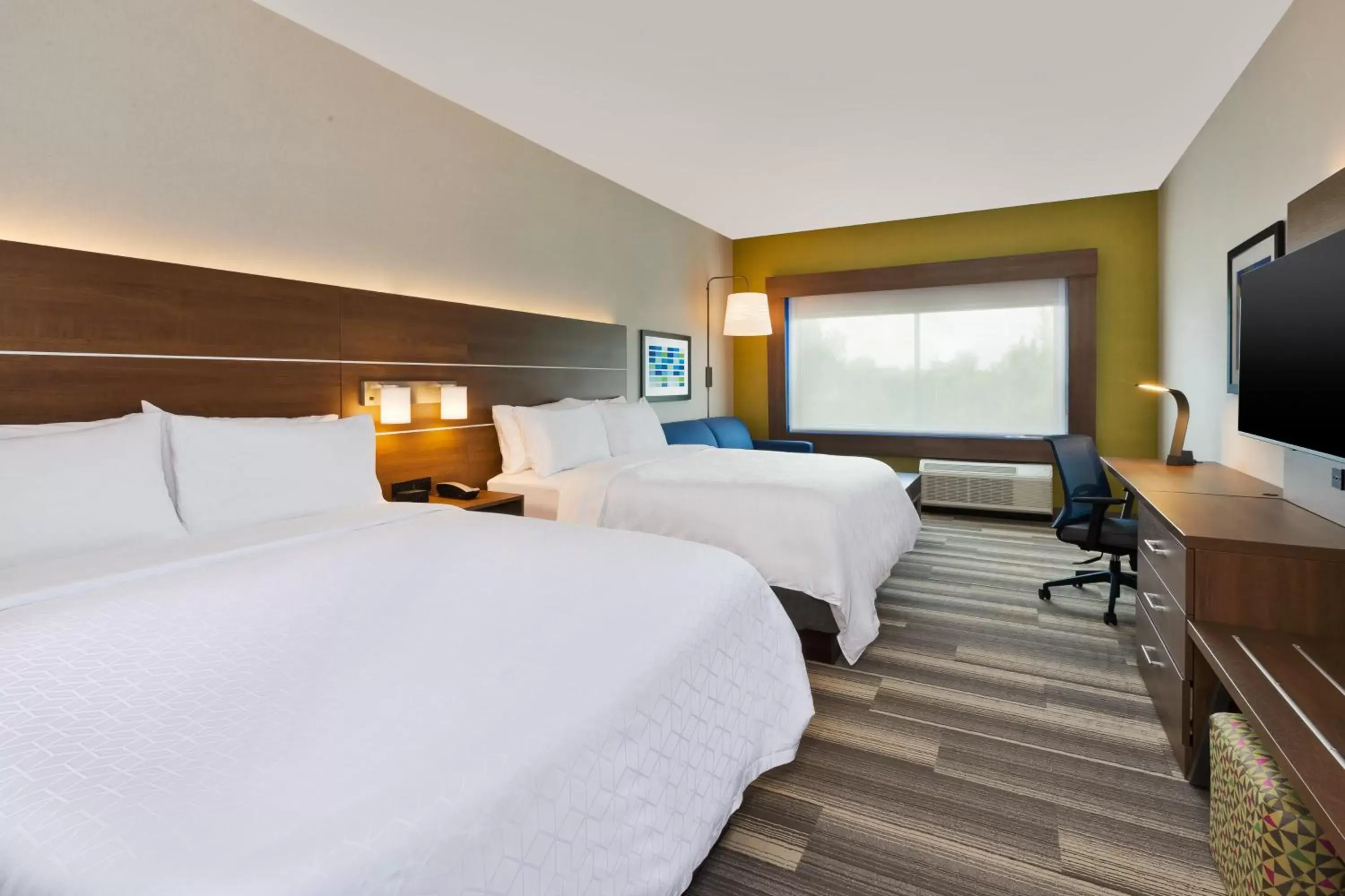 Photo of the whole room, Bed in Holiday Inn Express & Suites - Milan - Sandusky Area, an IHG Hotel